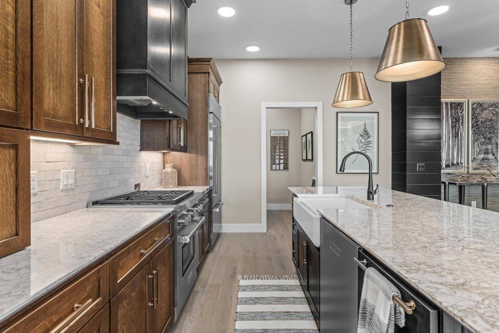 1 Hill Farm Rd #208, North Oaks, MN 55127