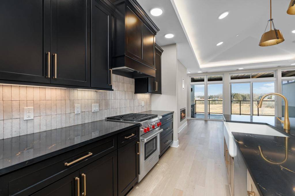 1 Hill Farm Rd #303, North Oaks, MN 55127