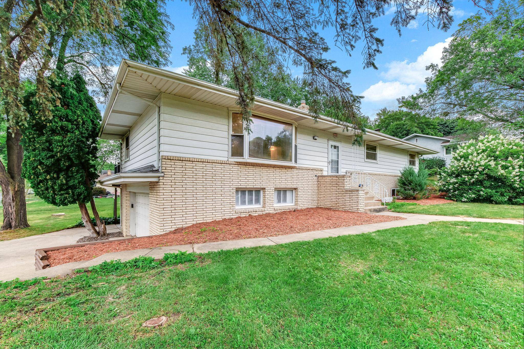 1035 Cannon AVE, Shoreview, MN 55126