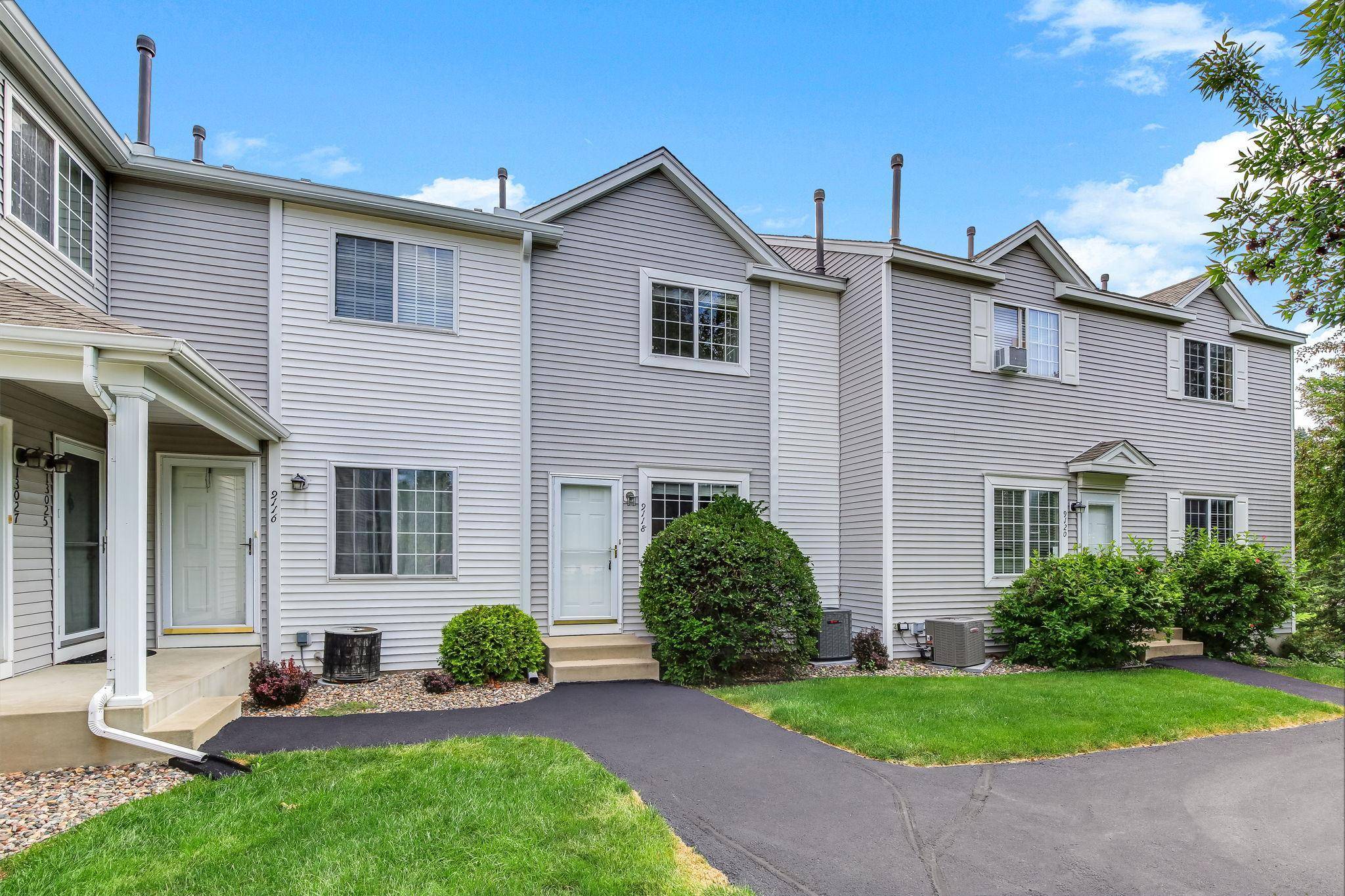 9118 Scarlet Globe DR, Eden Prairie, MN 55347