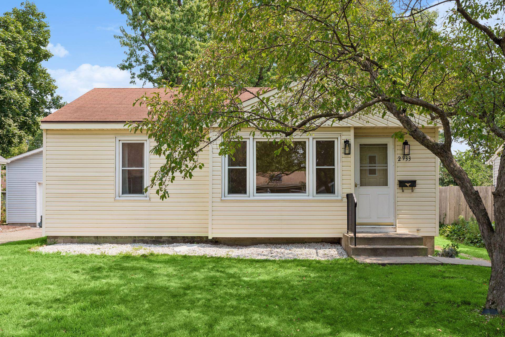 2933 Hillsboro AVE S, Saint Louis Park, MN 55426