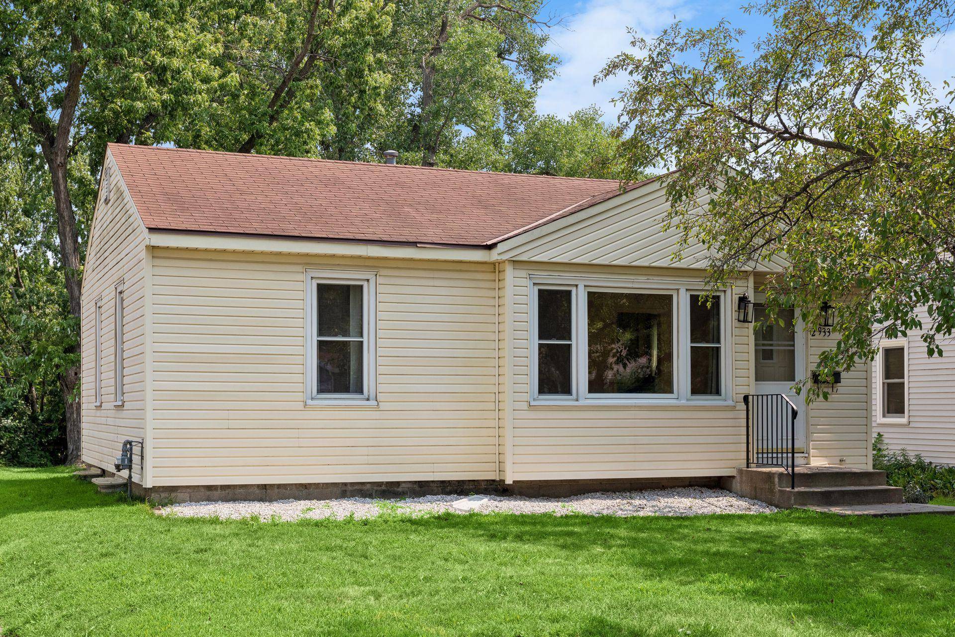 2933 Hillsboro AVE S, Saint Louis Park, MN 55426
