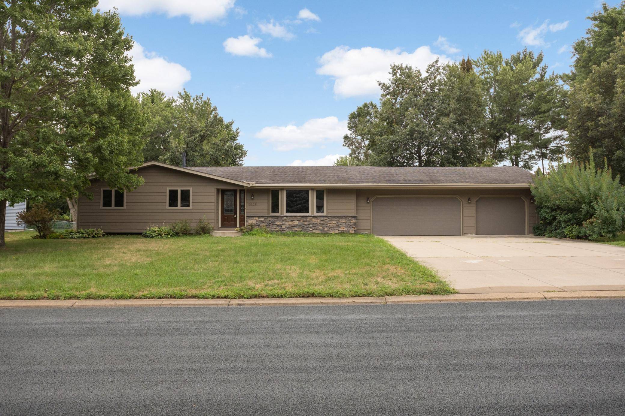 3609 Canterbury DR, Bloomington, MN 55431