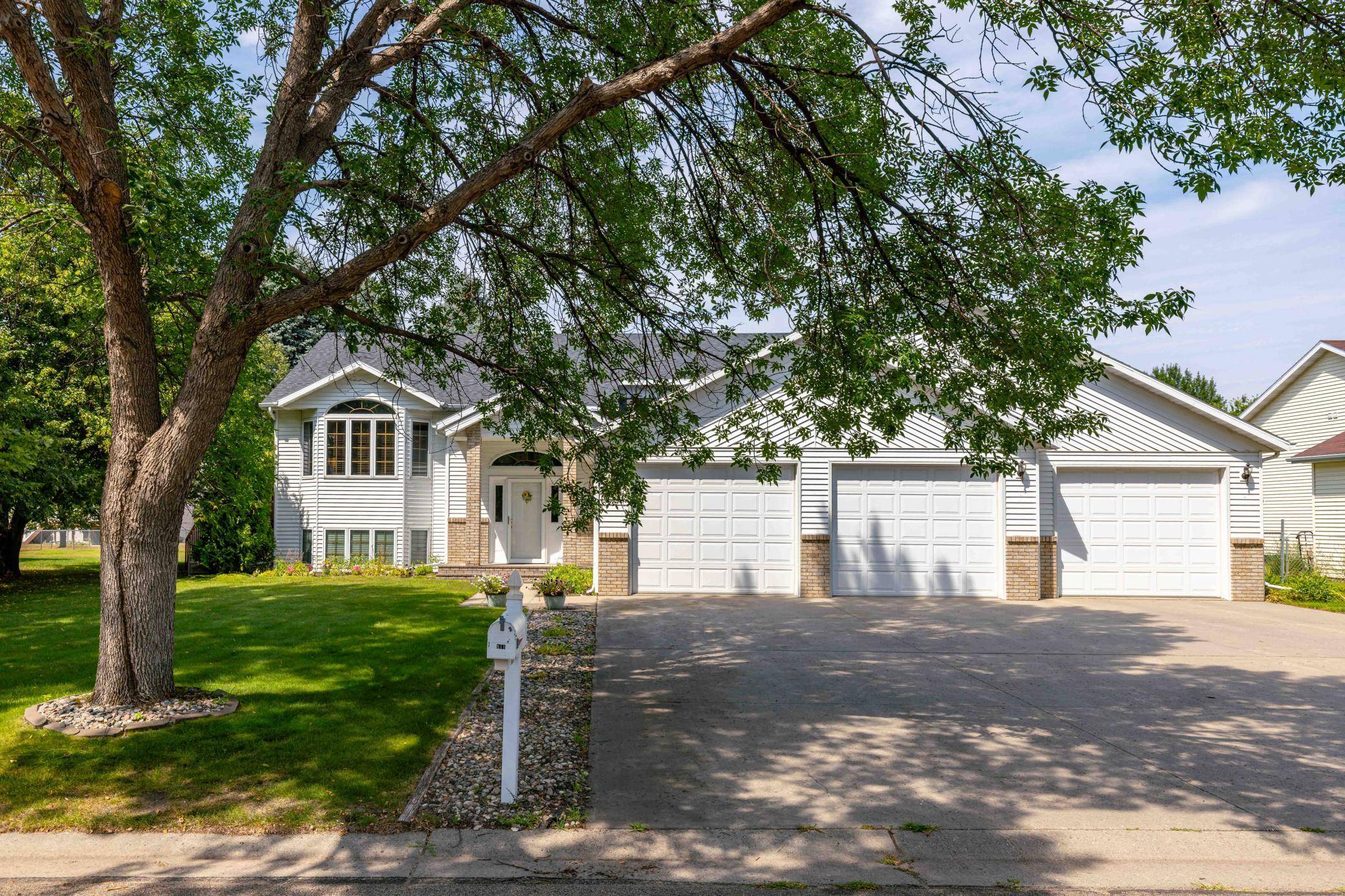 811 4th AVE NE, Barnesville, MN 56514