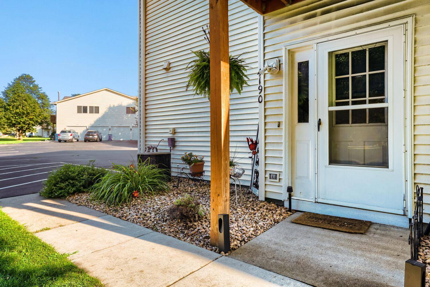 4190 White Bear Pkwy #1207, White Bear Lake, MN 55110