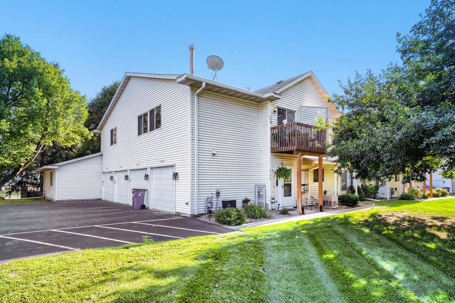 4190 White Bear Pkwy #1207, White Bear Lake, MN 55110