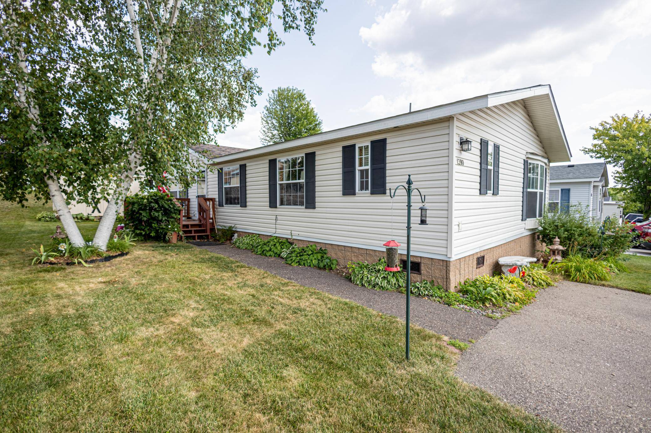 1390 Birchview Drive, Maplewood, MN 55119
