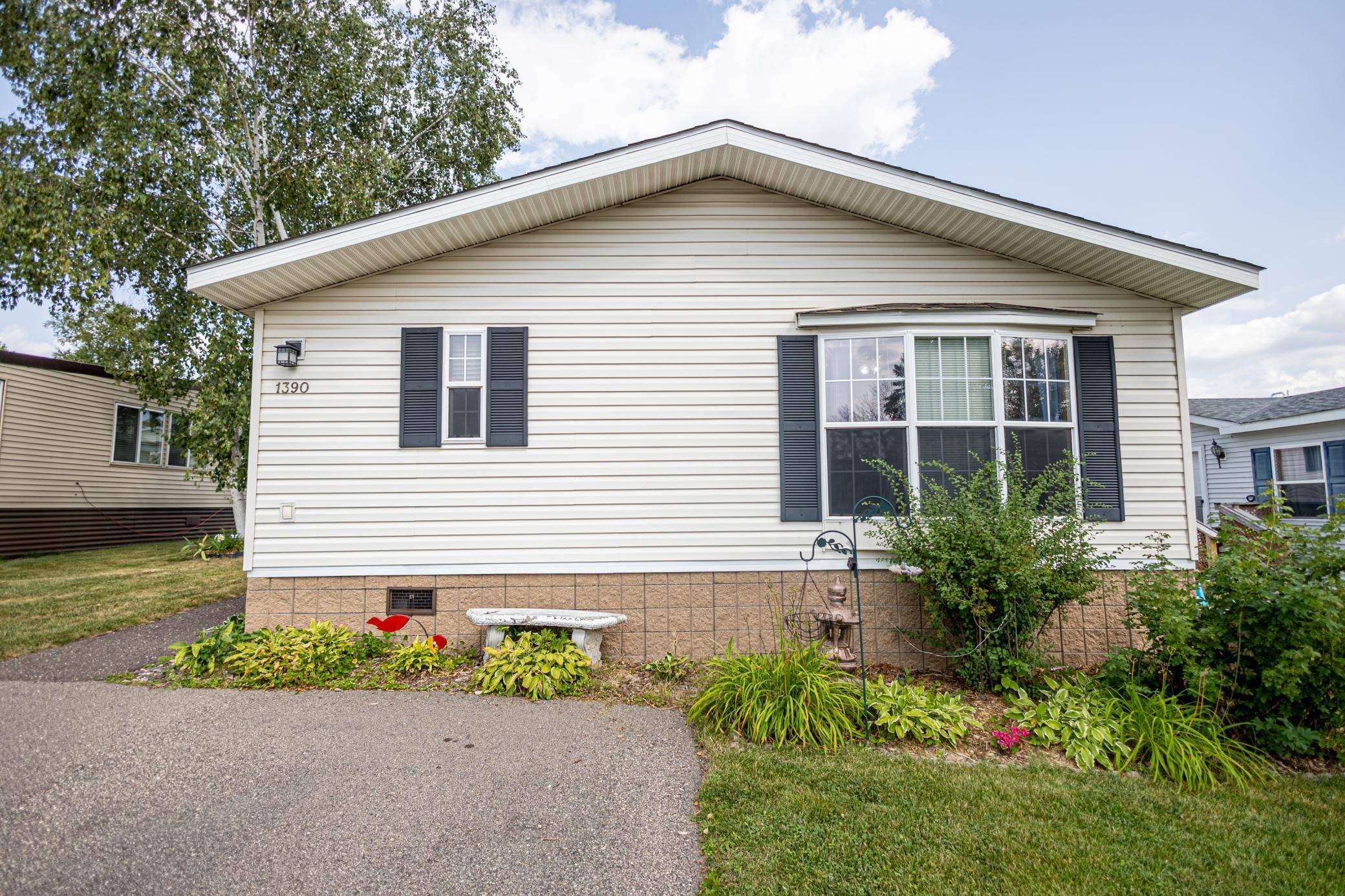1390 Birchview Drive, Maplewood, MN 55119