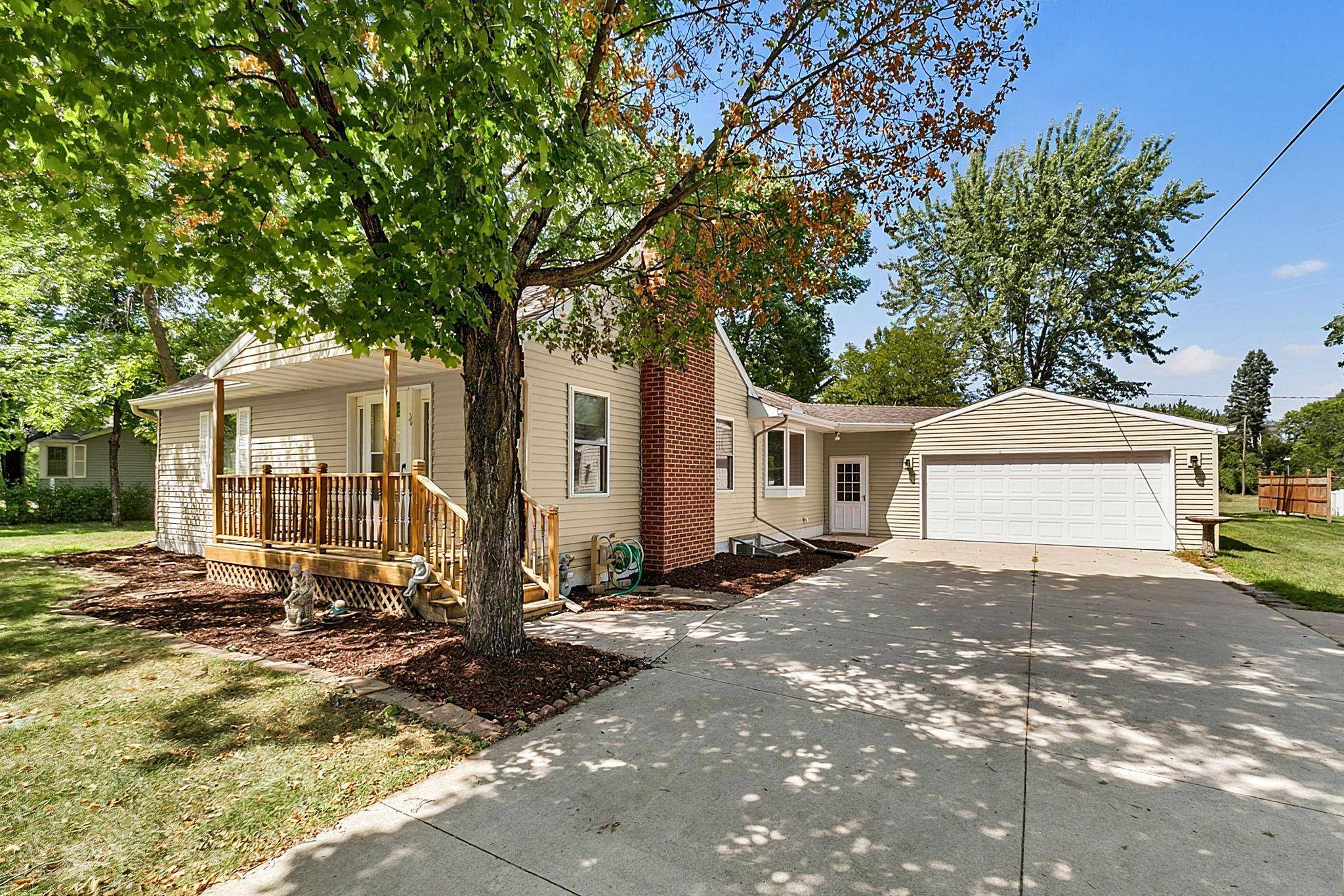 21 Traverse RD, Saint Cloud, MN 56301