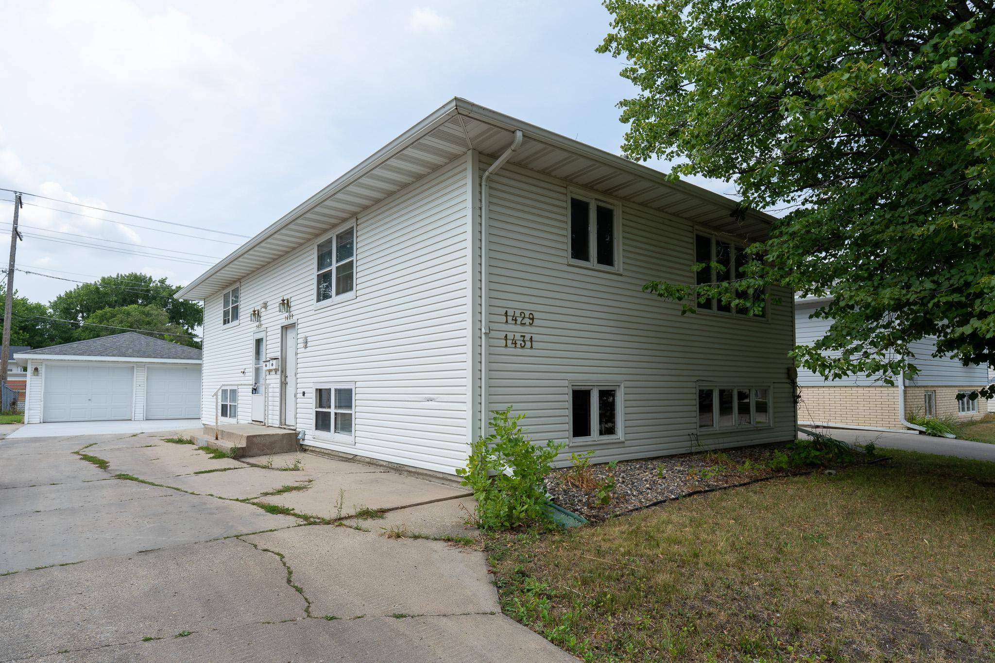 1429 & 1431 16 1/2 ST S, Fargo, ND 58103