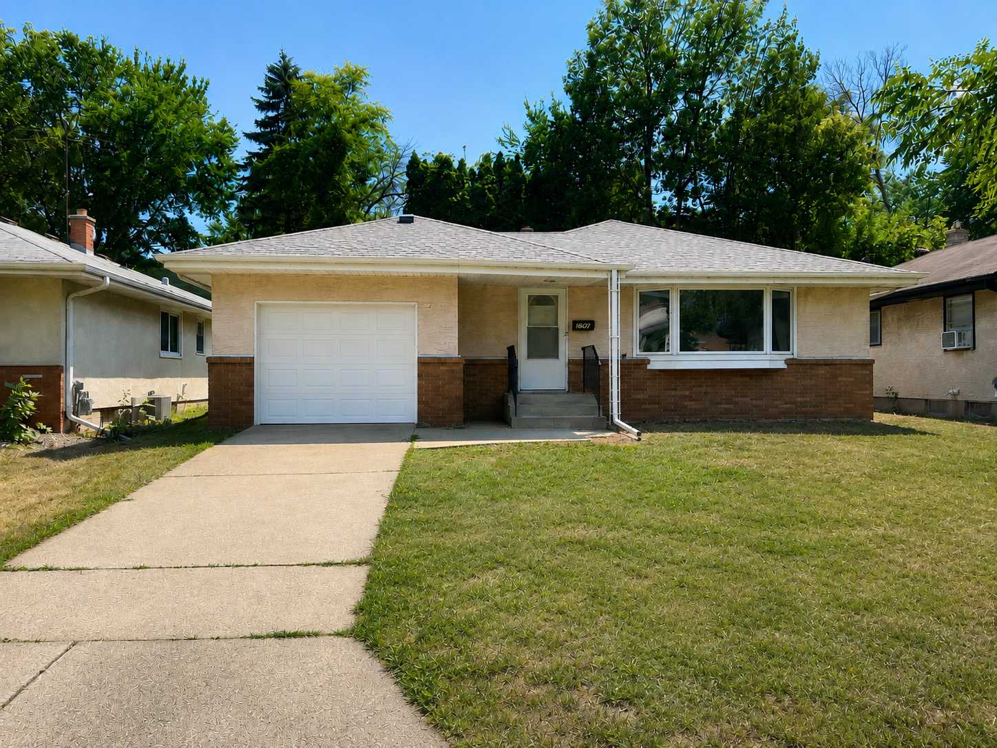 1600 Suburban AVE, Saint Paul, MN 55106