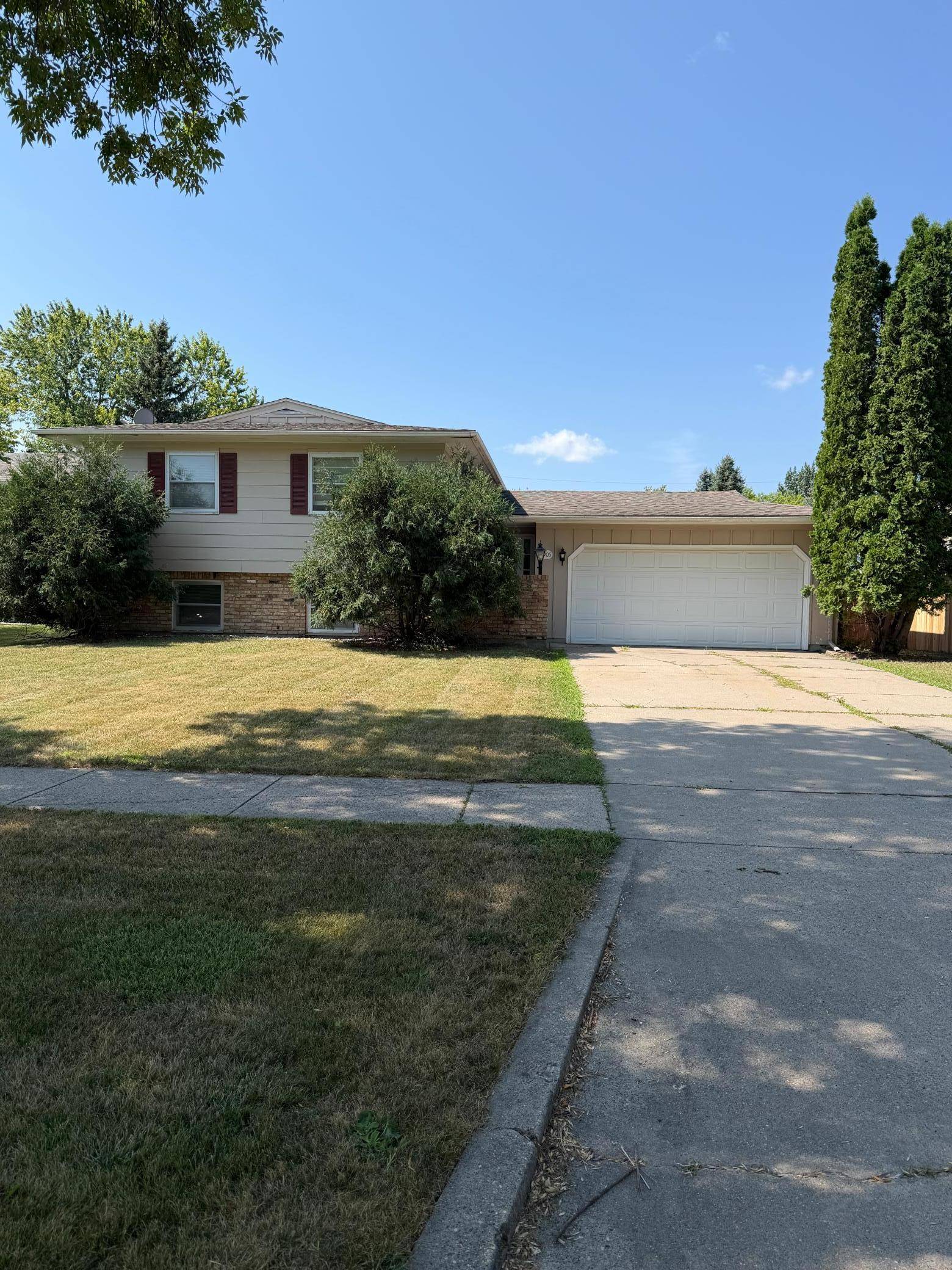 2905 11th ST S, Fargo, ND 58103