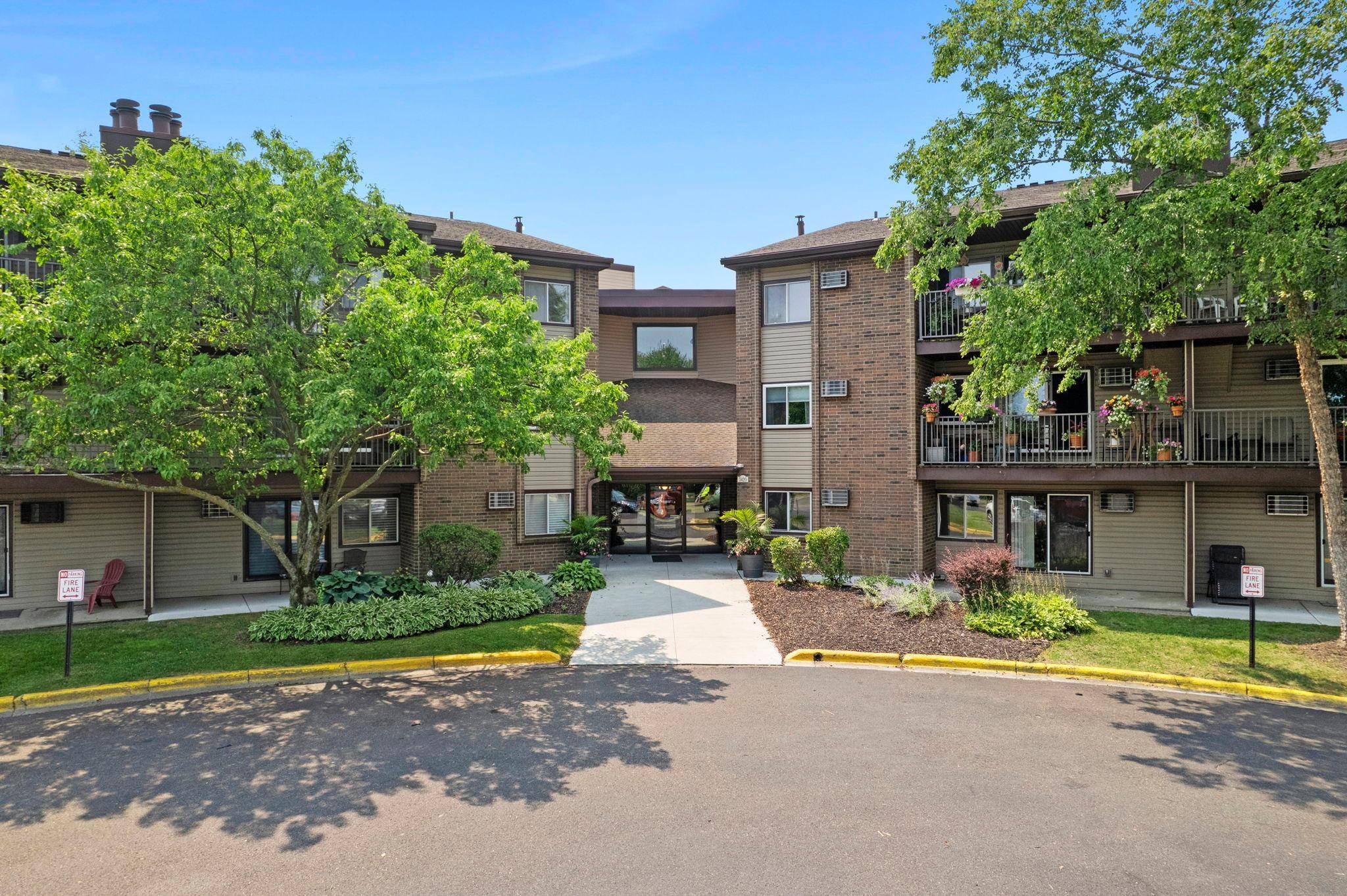 3420 Golfview DR #123, Eagan, MN 55123