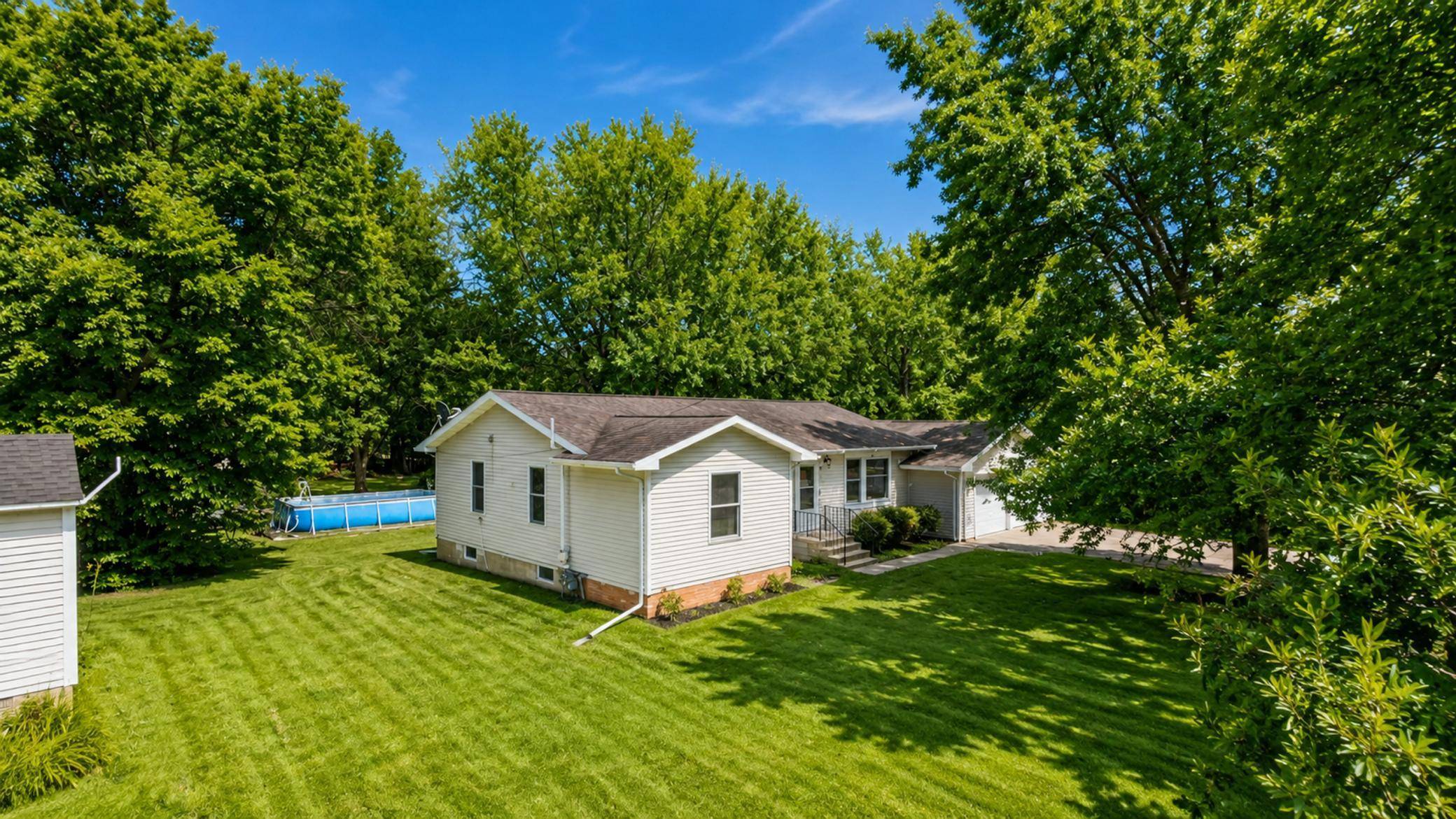 618 1st ST N, Waterville, MN 56096