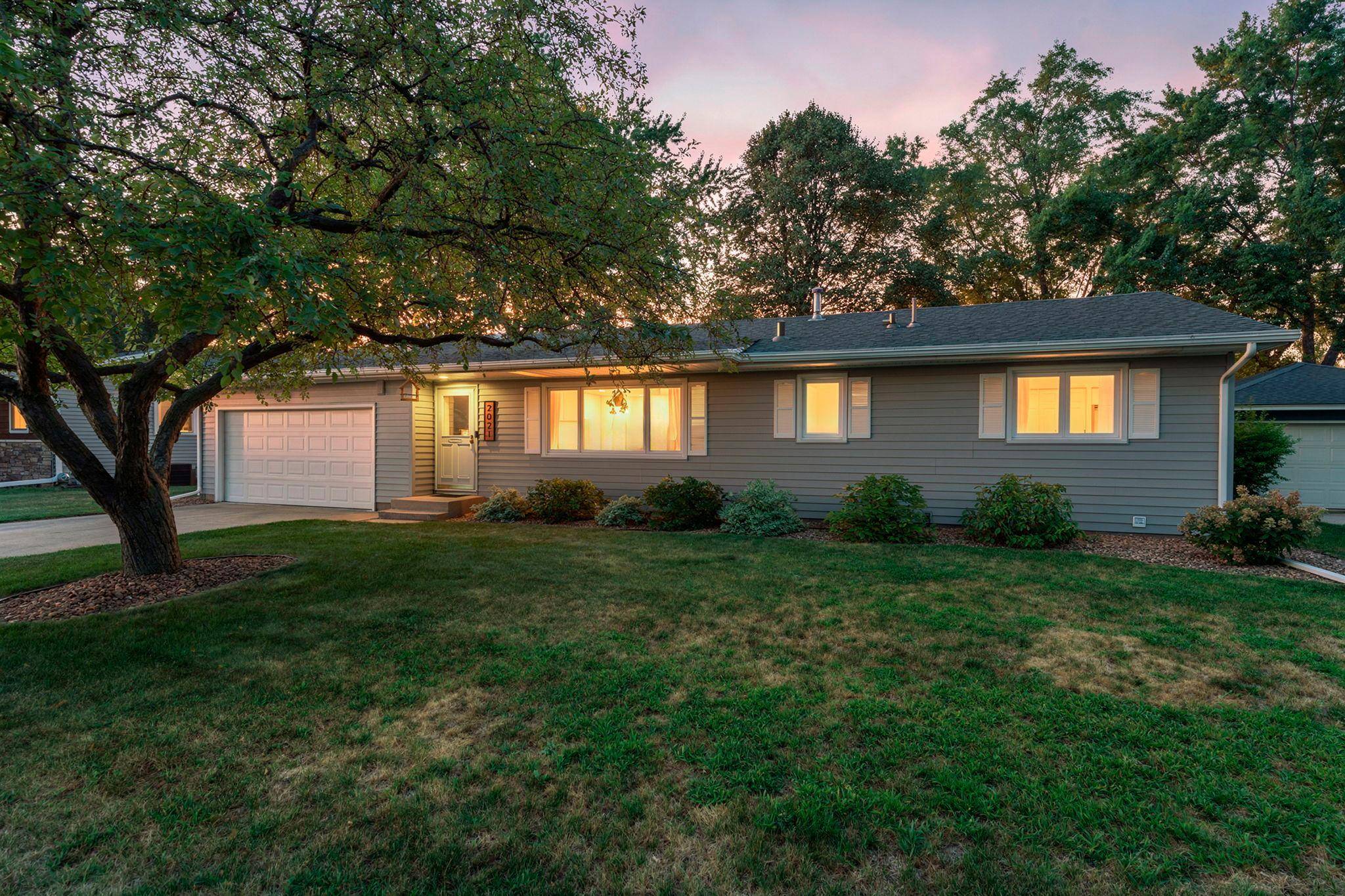 2021 Jade LN, Eagan, MN 55122