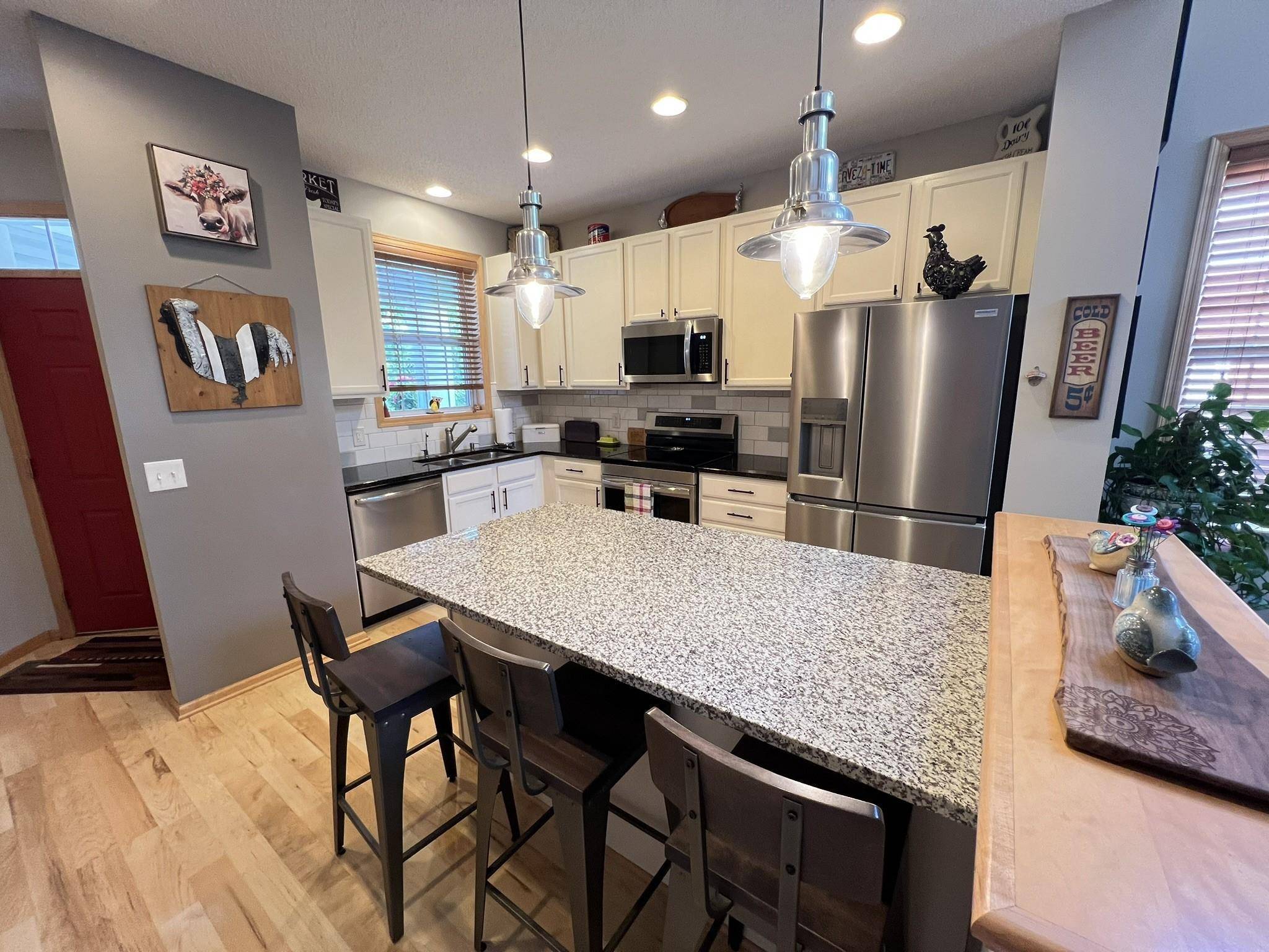 18060 Kindred CT, Lakeville, MN 55044