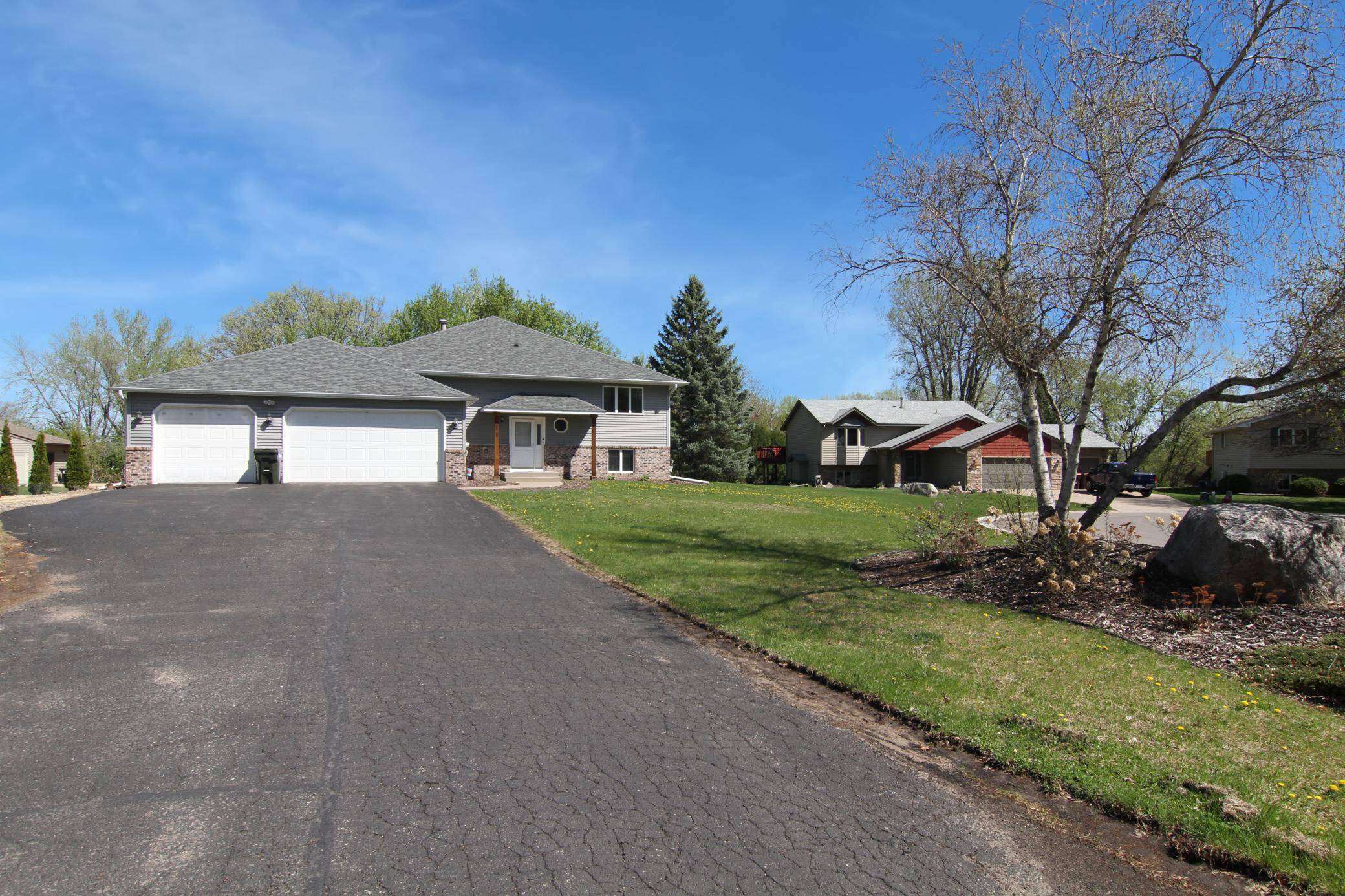 7818 Davidson CT, Inver Grove Heights, MN 55076