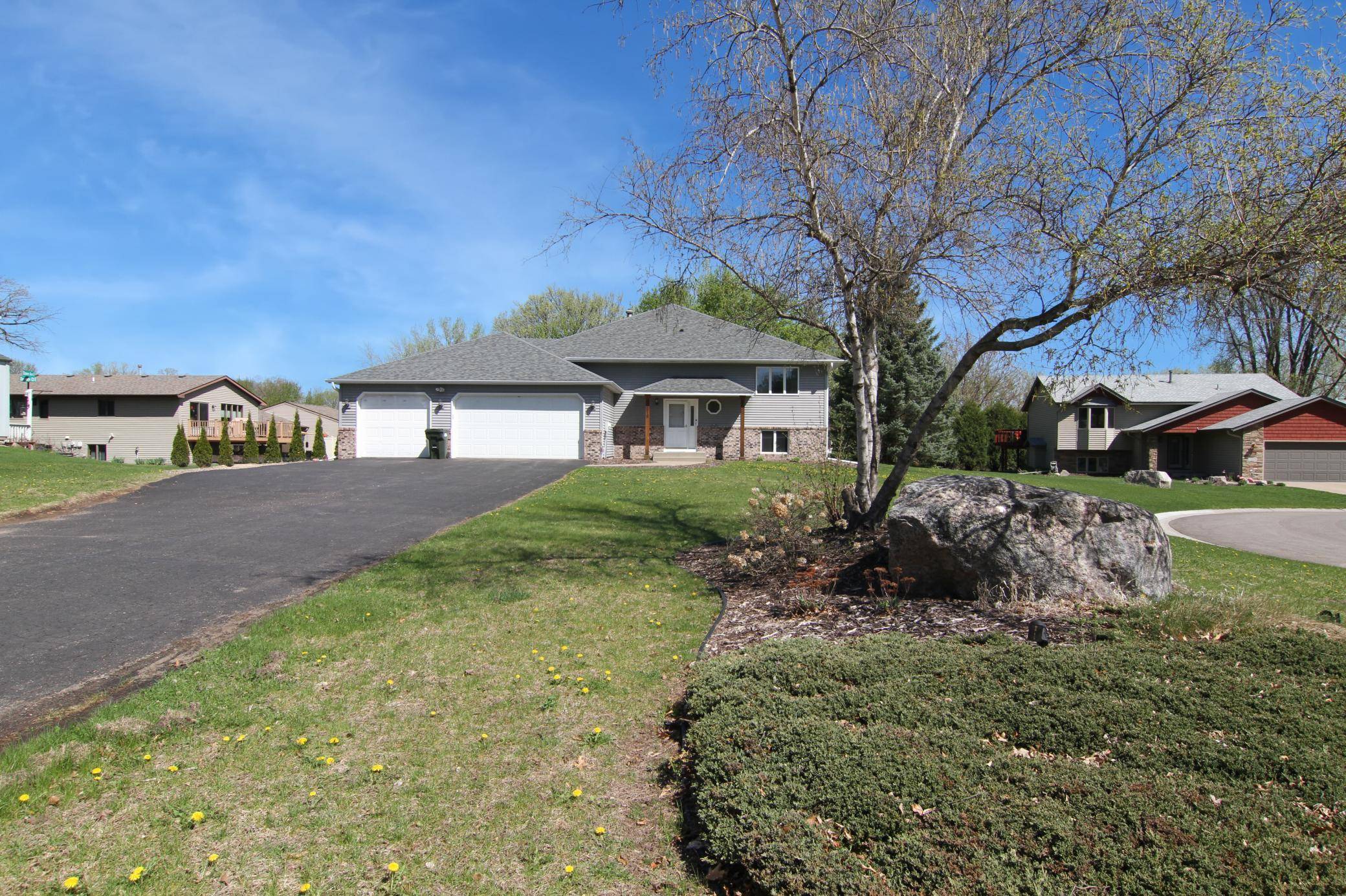 7818 Davidson CT, Inver Grove Heights, MN 55076