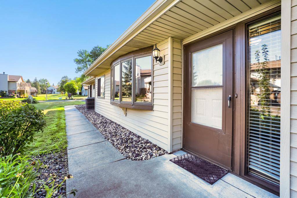 3743 Goodwin AVE N, Oakdale, MN 55128