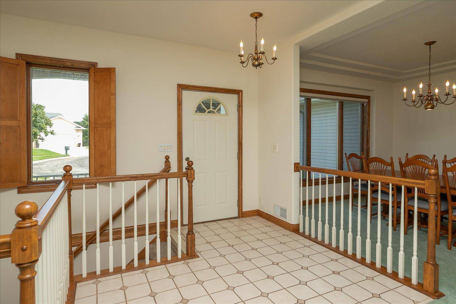 2810 Sunset LN NE, Rochester, MN 55906