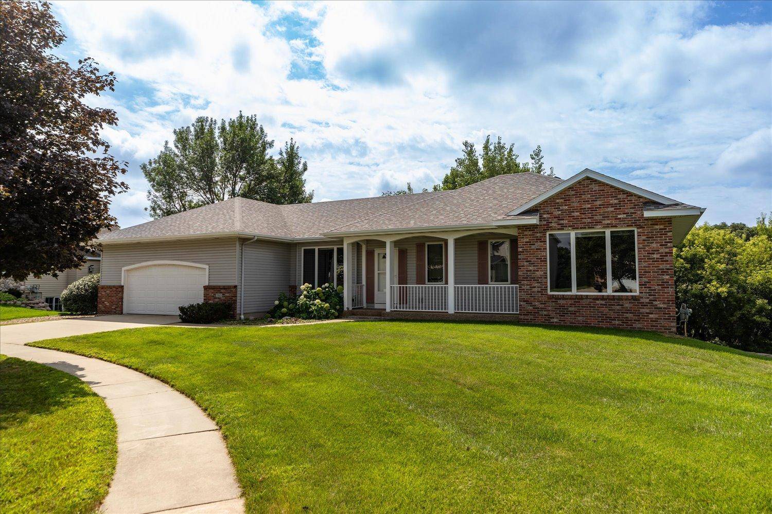 2810 Sunset LN NE, Rochester, MN 55906