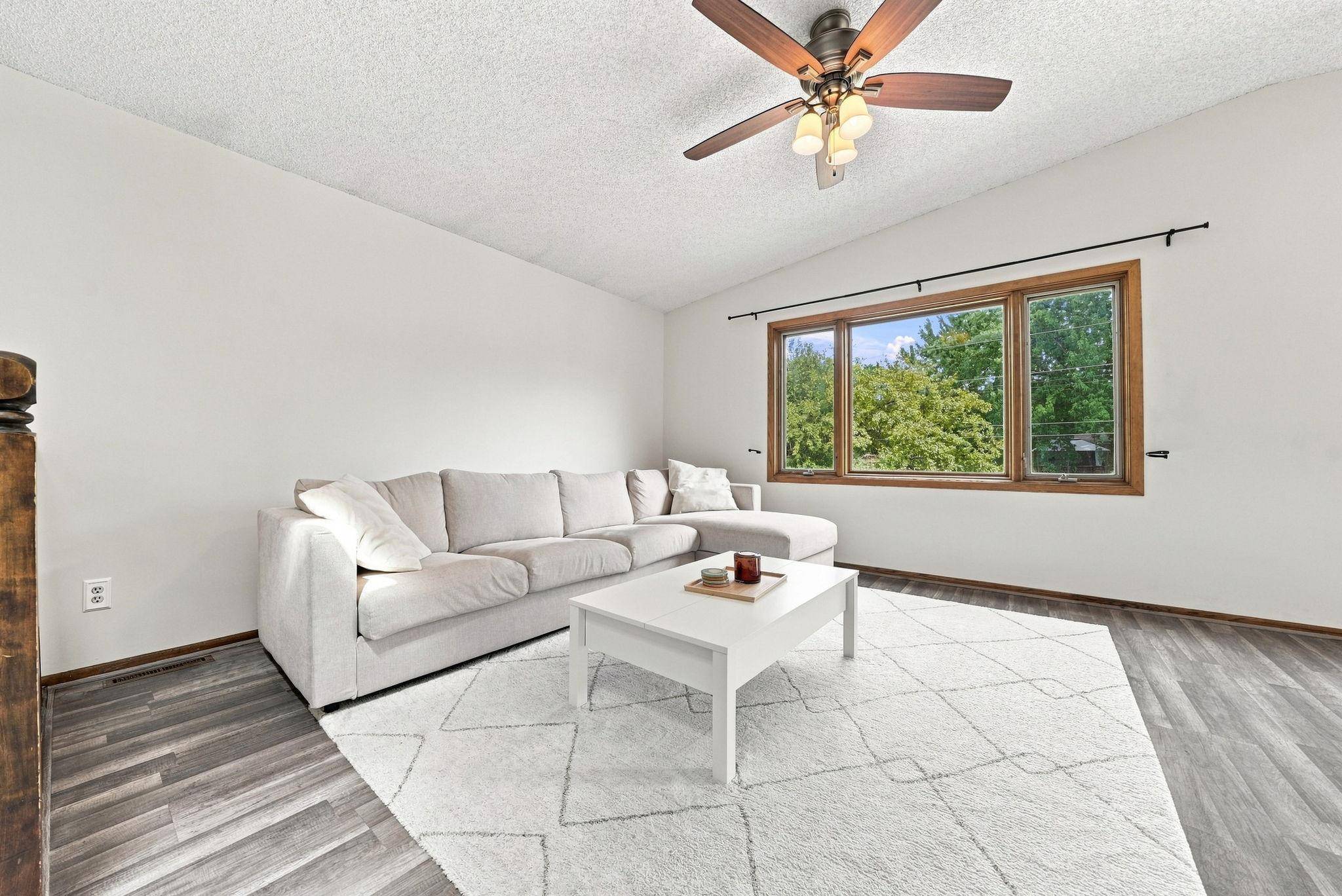 8106 Vincent AVE N, Brooklyn Park, MN 55444