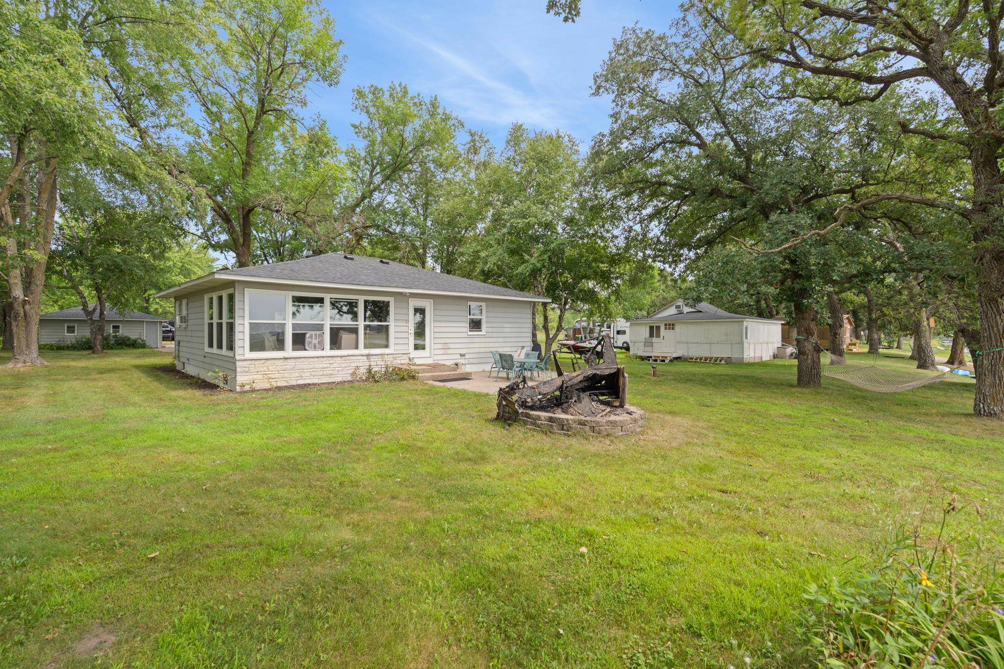 1095 Belview RD, South Haven, MN 55382