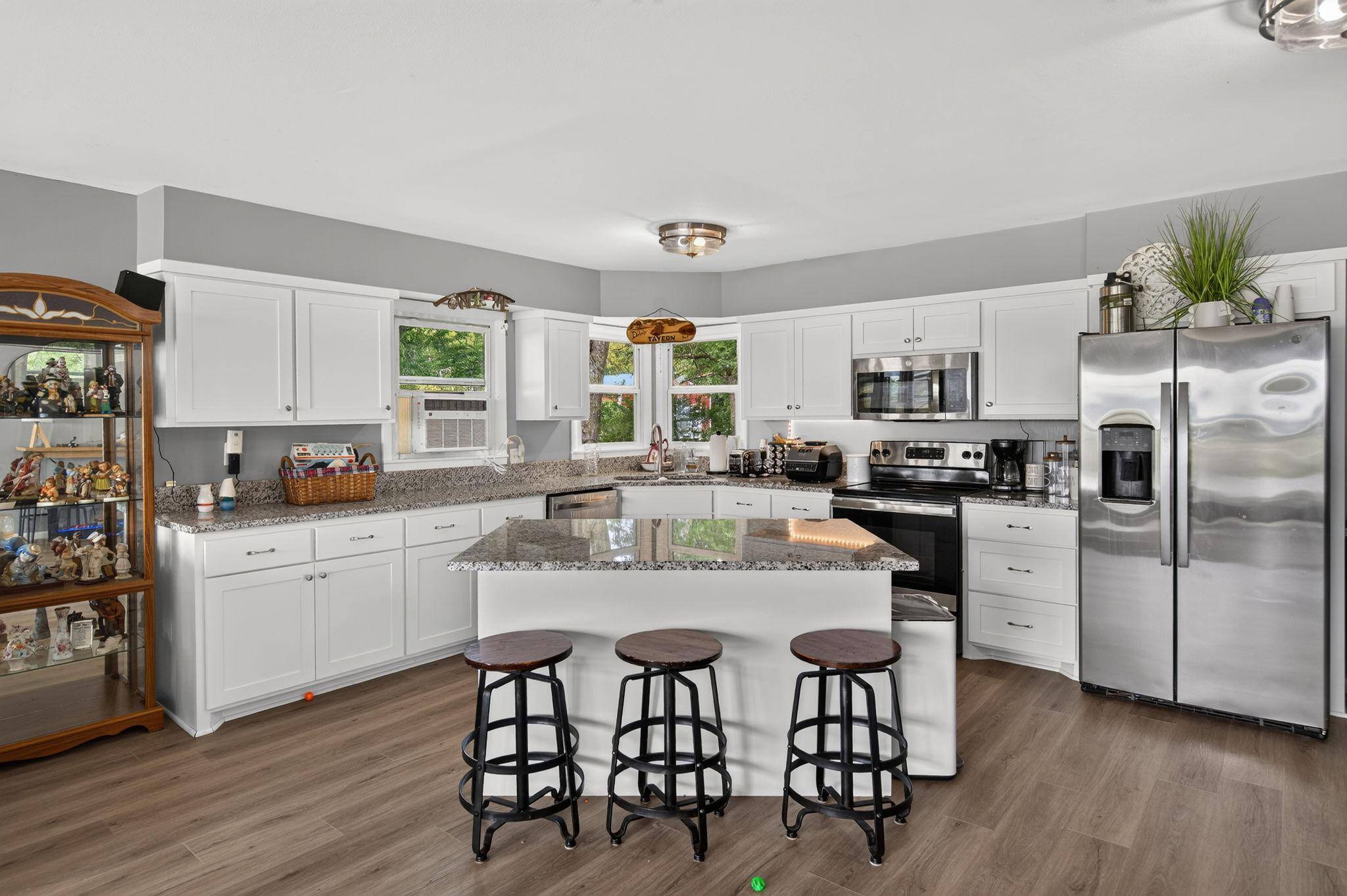 1095 Belview RD, South Haven, MN 55382
