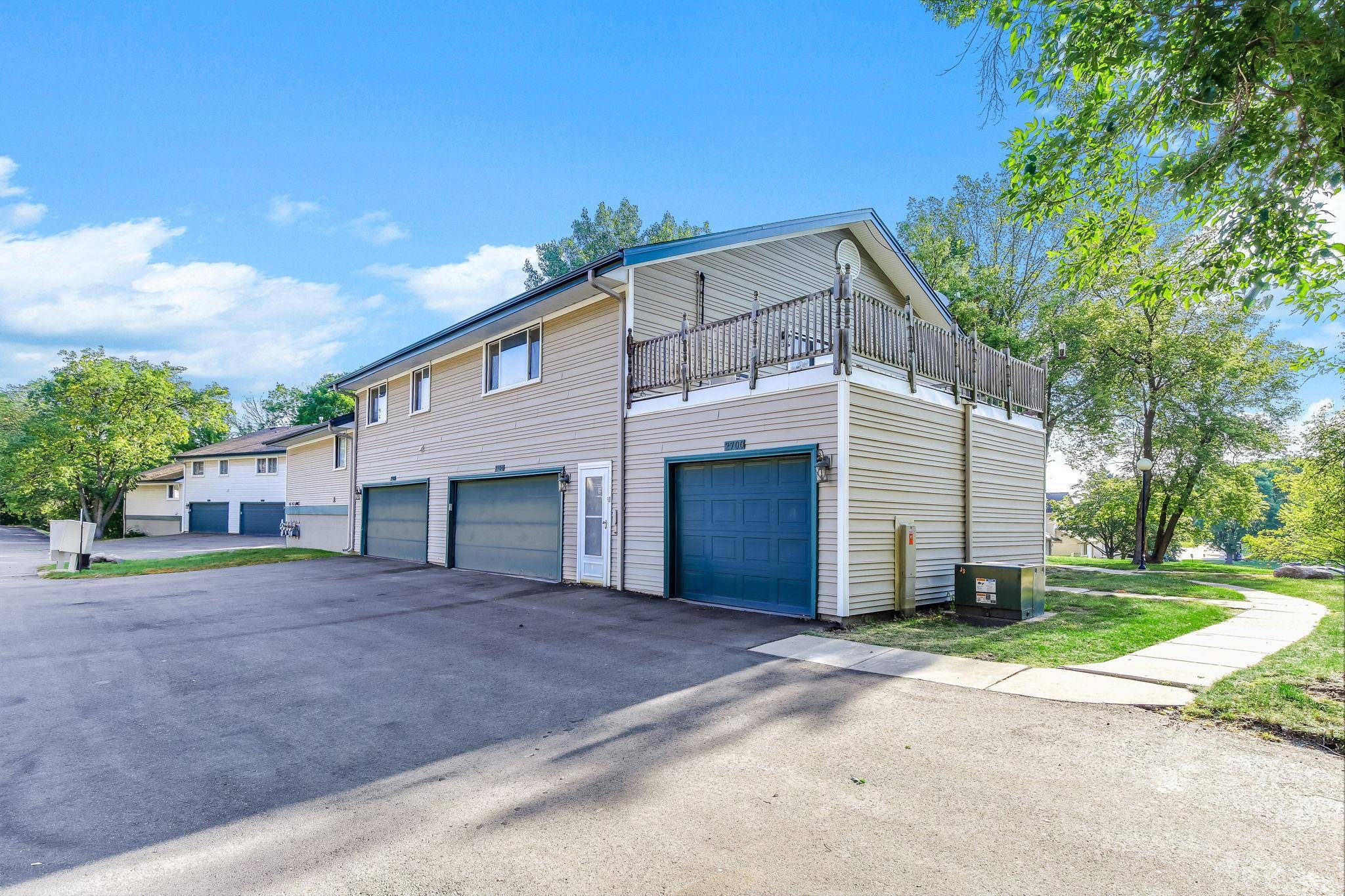 2700 Shenandoah LN N, Plymouth, MN 55447