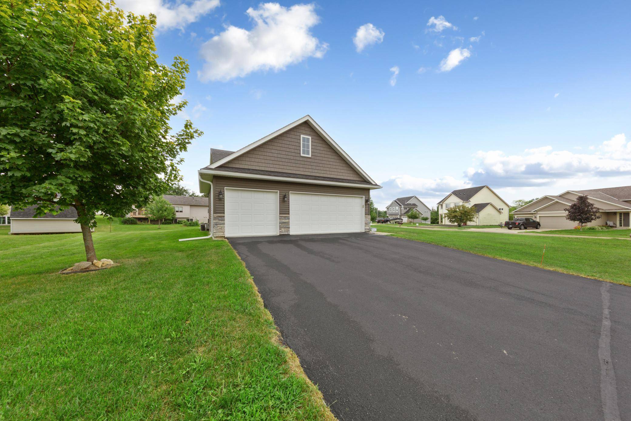 2401 Foxtail LN, Faribault, MN 55021