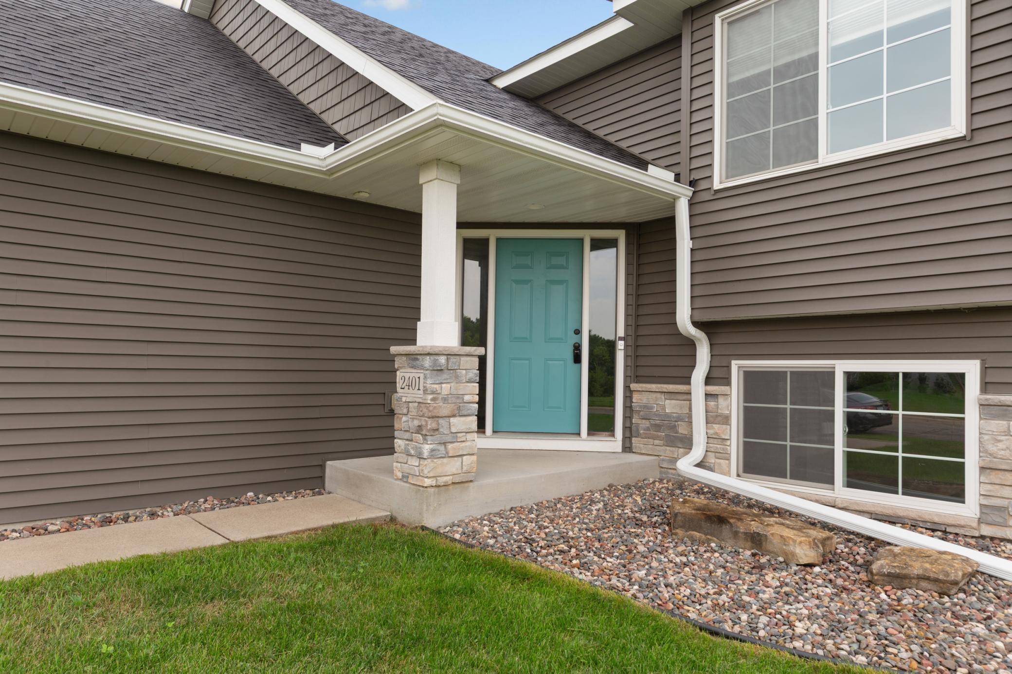 2401 Foxtail LN, Faribault, MN 55021