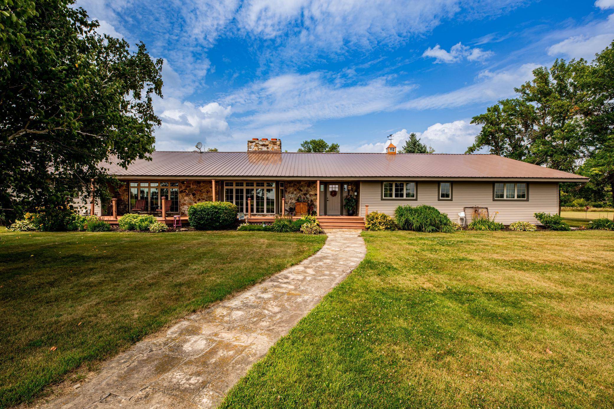 8005 HWY 32, Gwinner, ND 58040