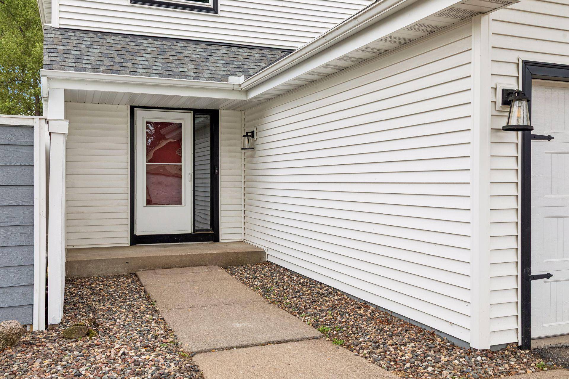 1405 Granada TRL N, Oakdale, MN 55128