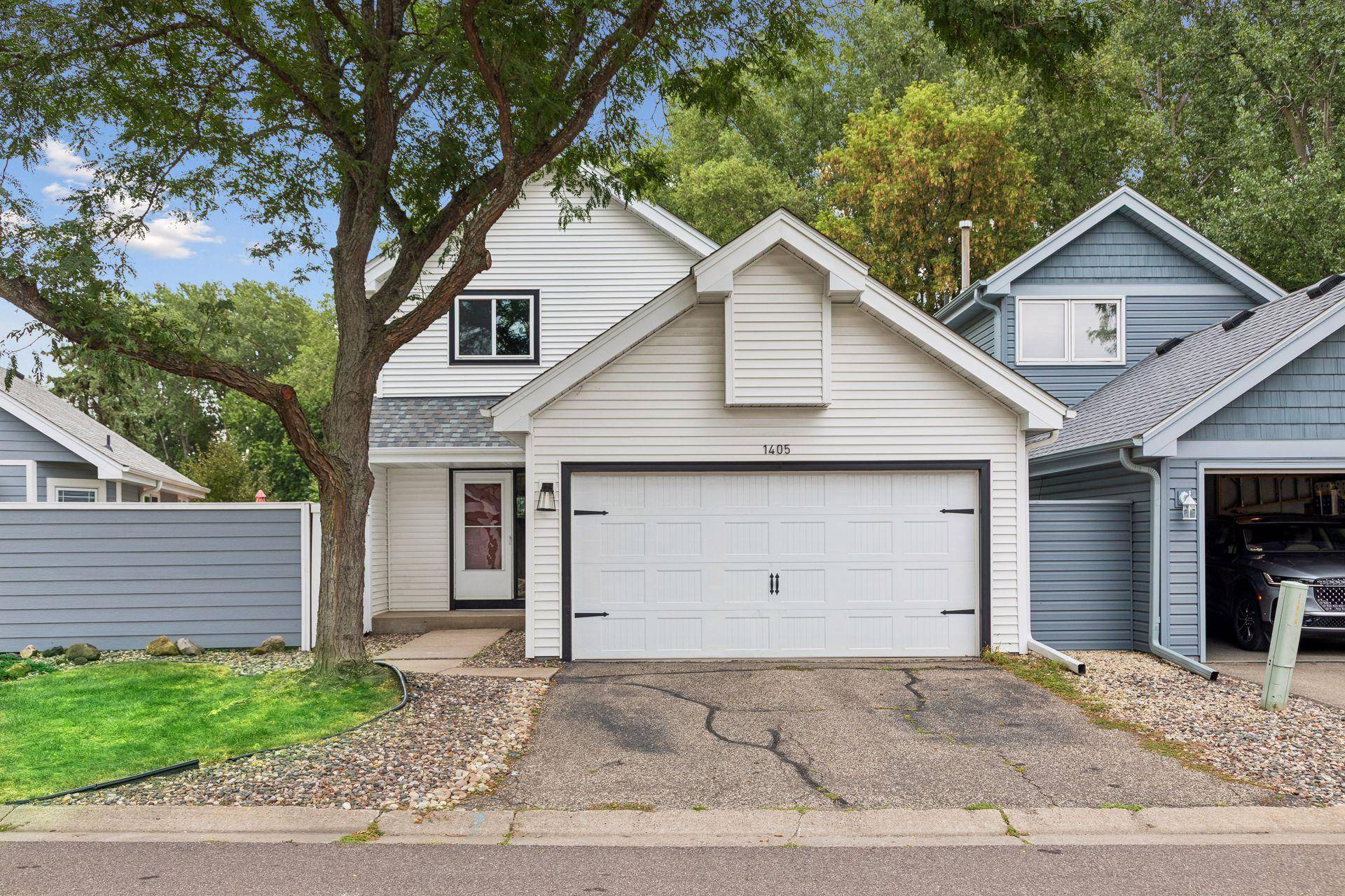 1405 Granada TRL N, Oakdale, MN 55128