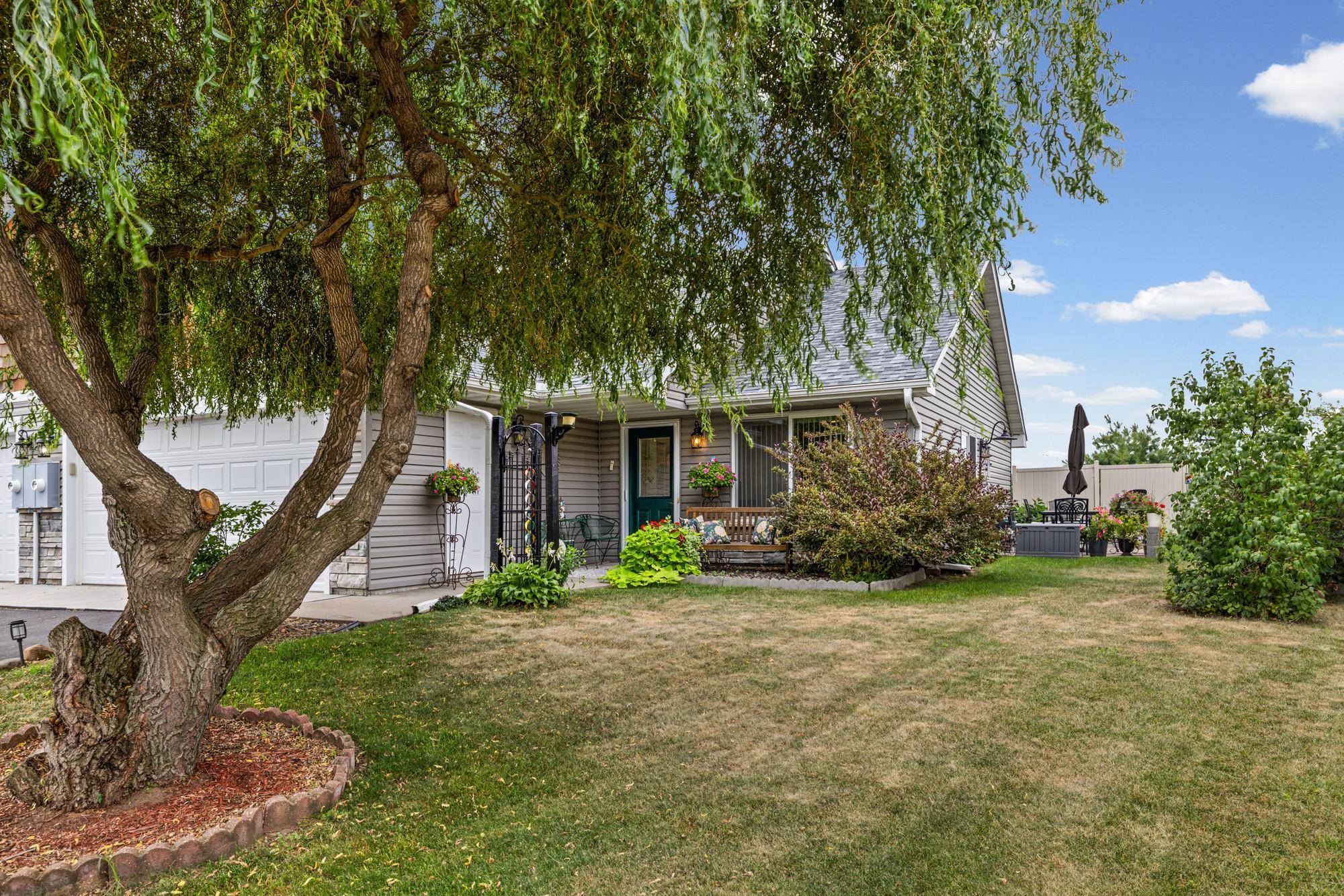 53 Meadowlark LN, Hudson, WI 54016