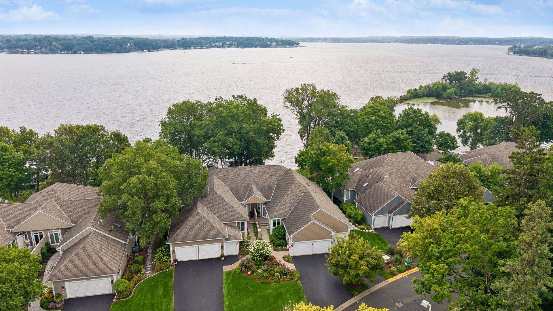 2928 Pelican Point CIR, Mound, MN 55364