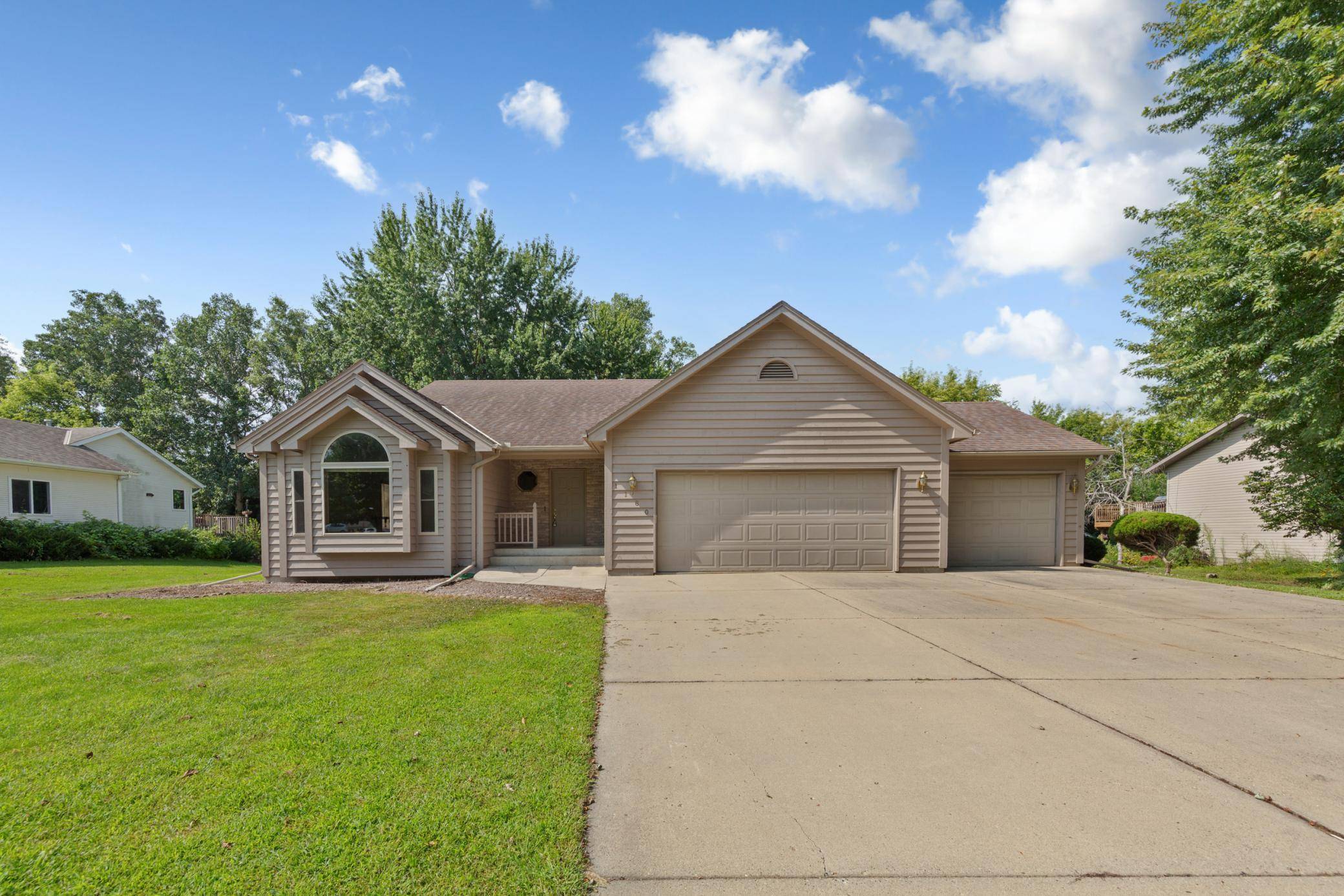 1160 Greenleaf RD, Owatonna, MN 55060