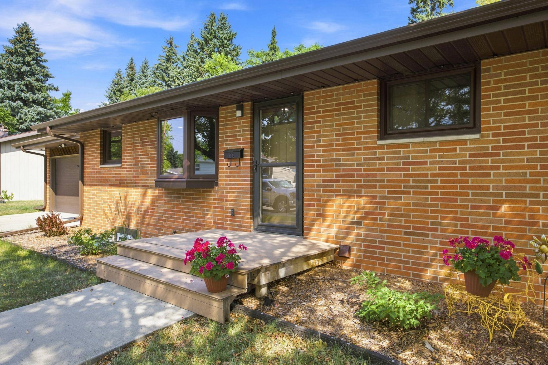 1010 22nd AVE S, Moorhead, MN 56560