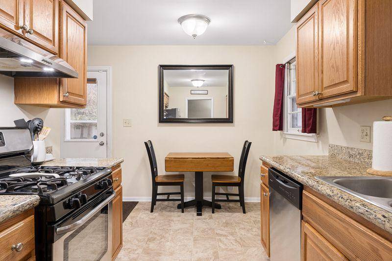 6726 5th Street CT N, Oakdale, MN 55128