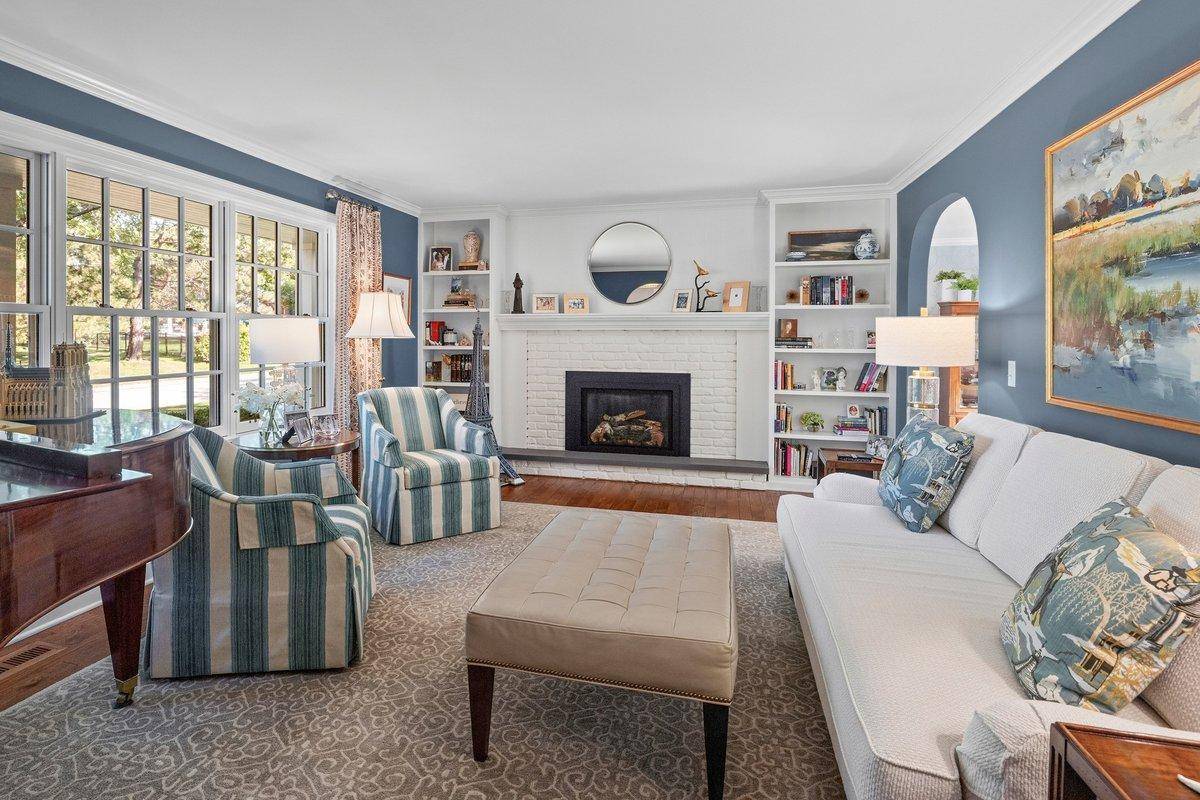 4801 Larkspur LN, Edina, MN 55435