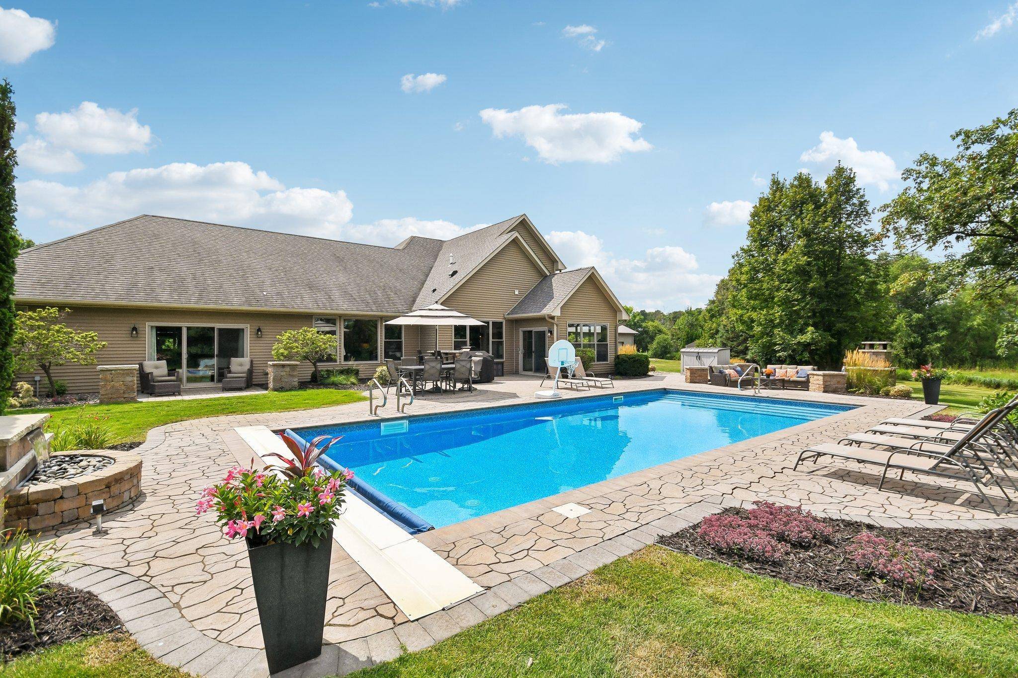 11542 Tilton TRL S, Rogers, MN 55374