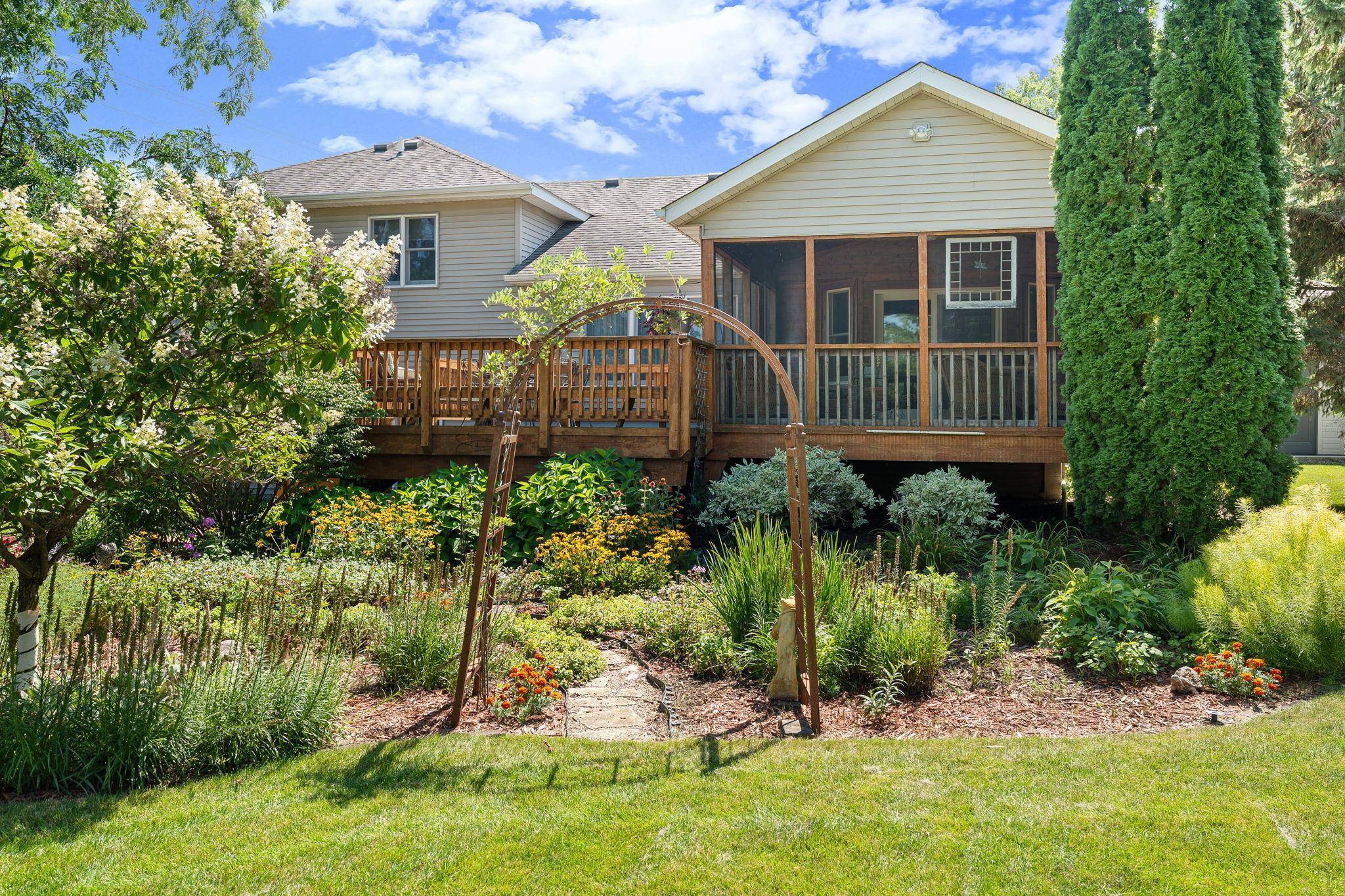 2180 Sunflower LN, Owatonna, MN 55060