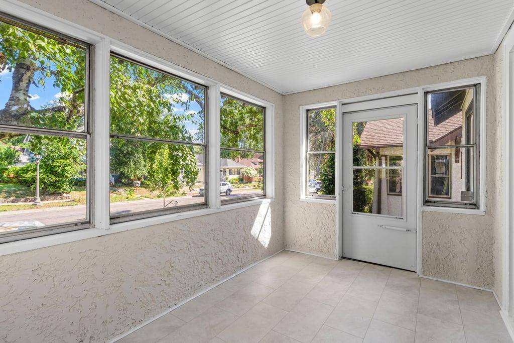 1438 Stanford AVE, Saint Paul, MN 55105
