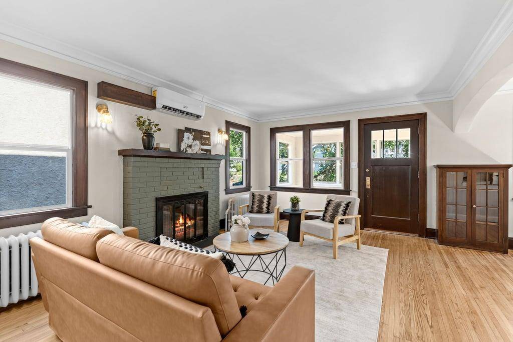 1438 Stanford AVE, Saint Paul, MN 55105