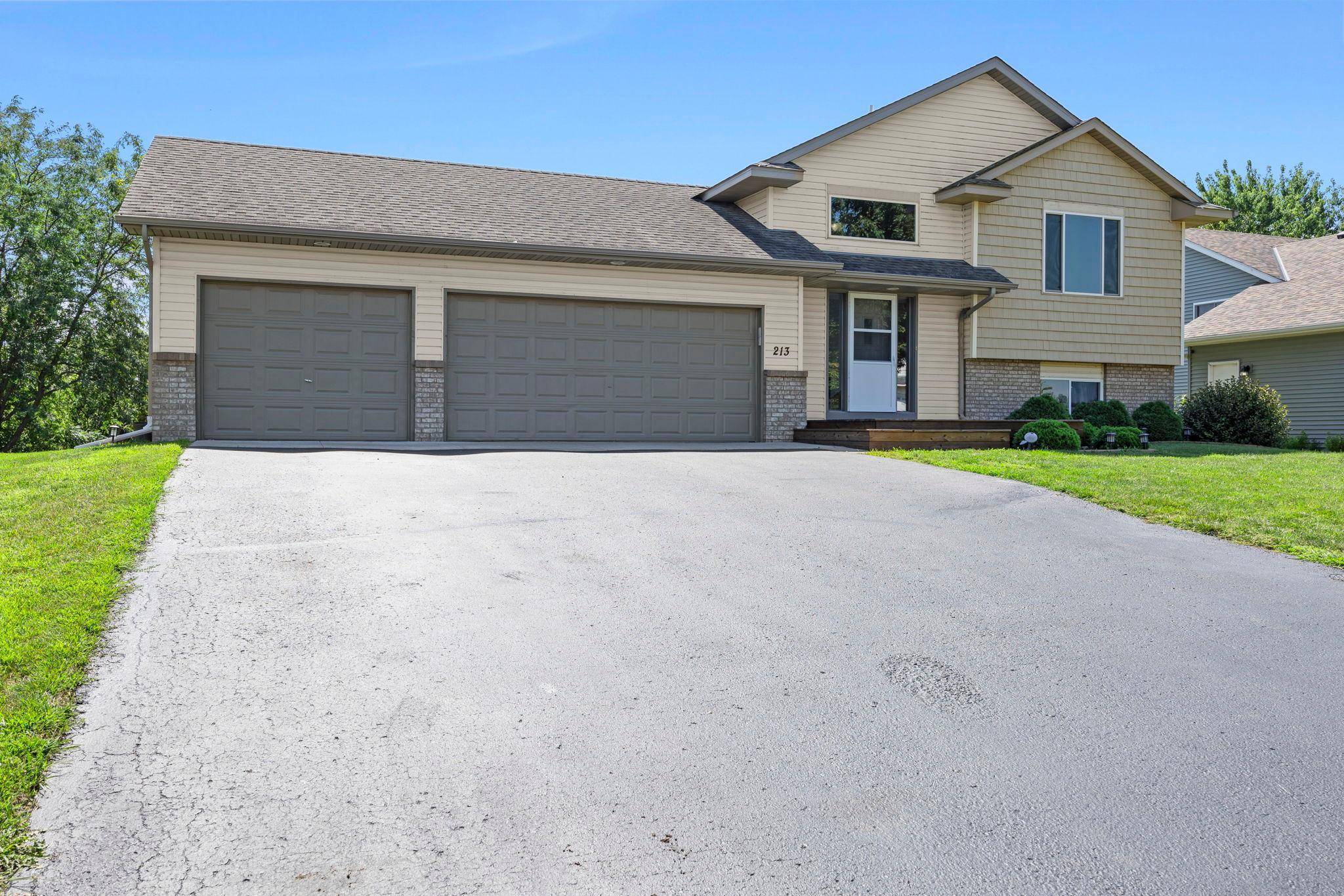 213 Douglas DR, Waverly, MN 55390