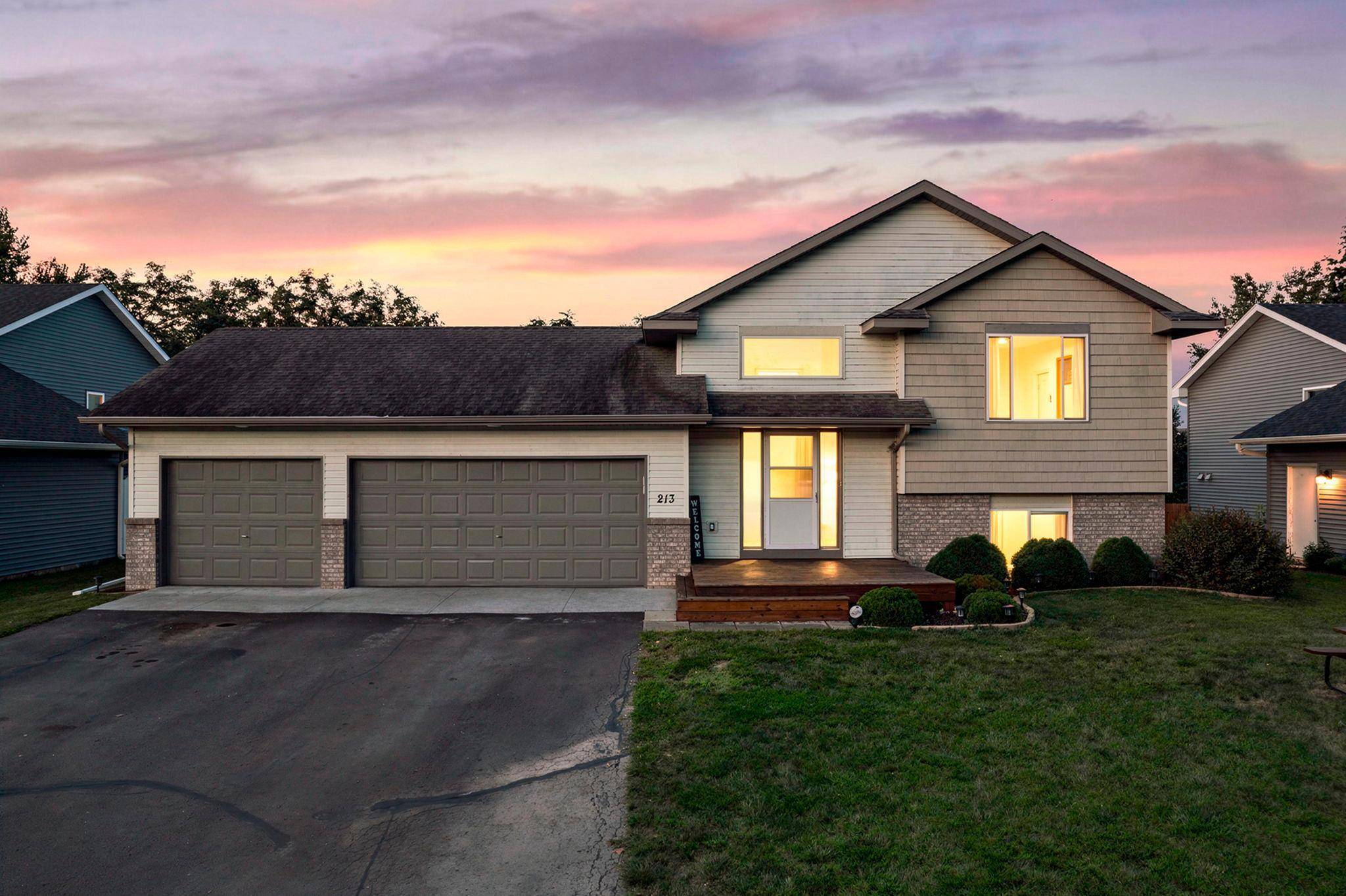 213 Douglas DR, Waverly, MN 55390