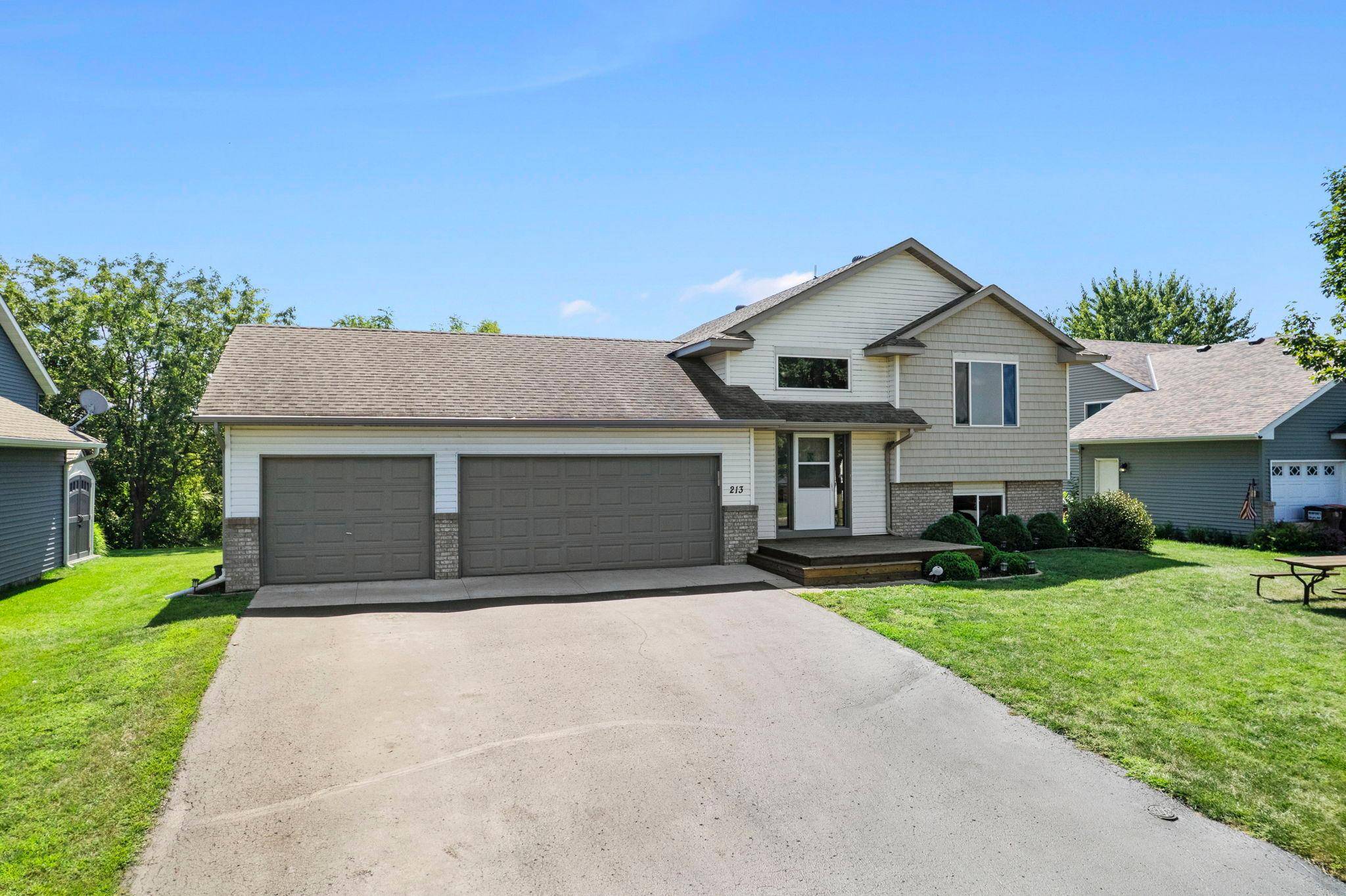 213 Douglas DR, Waverly, MN 55390