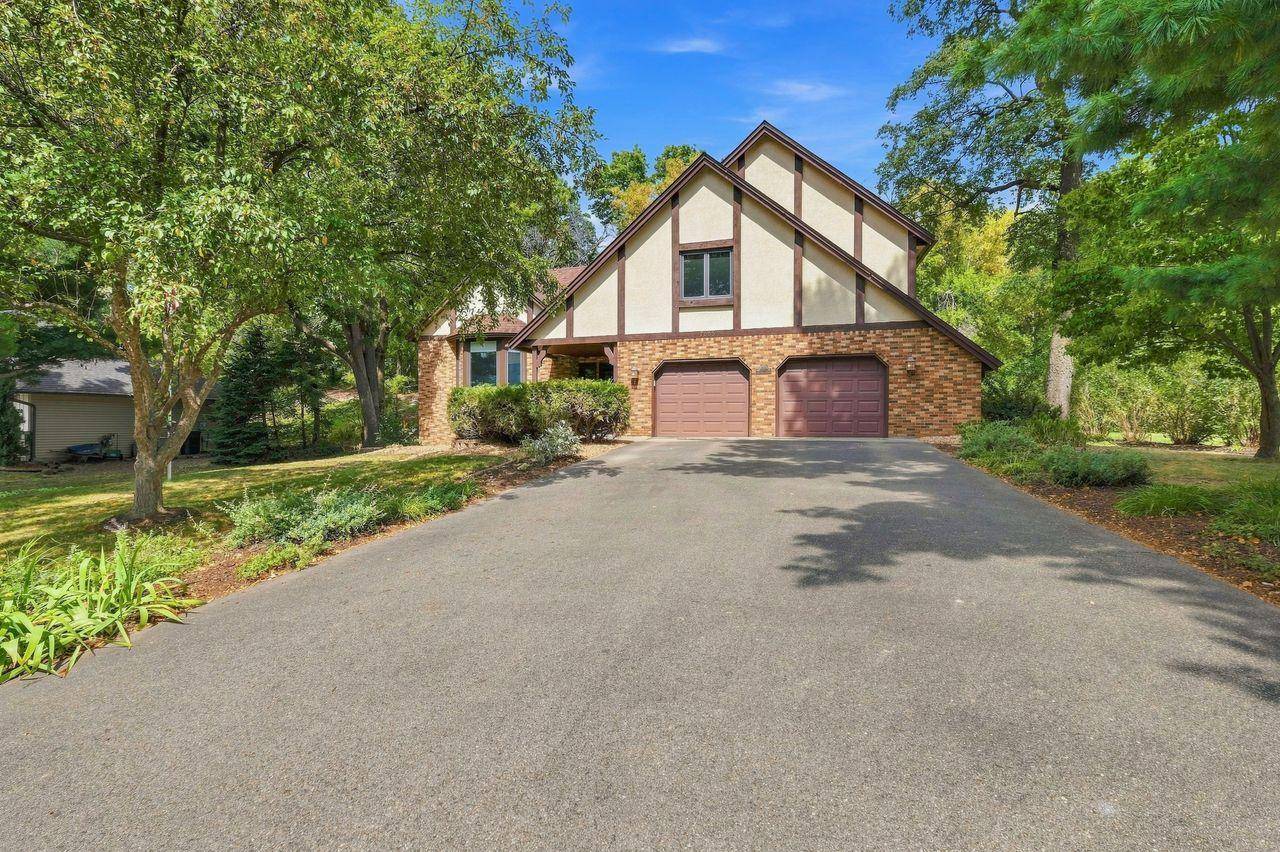 7885 Lower 139th CT, Apple Valley, MN 55124