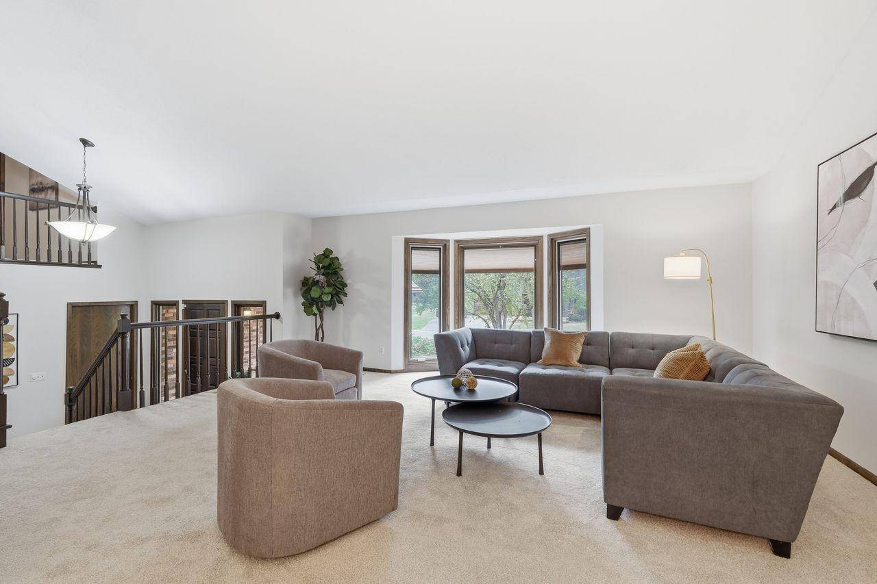 7885 Lower 139th CT, Apple Valley, MN 55124