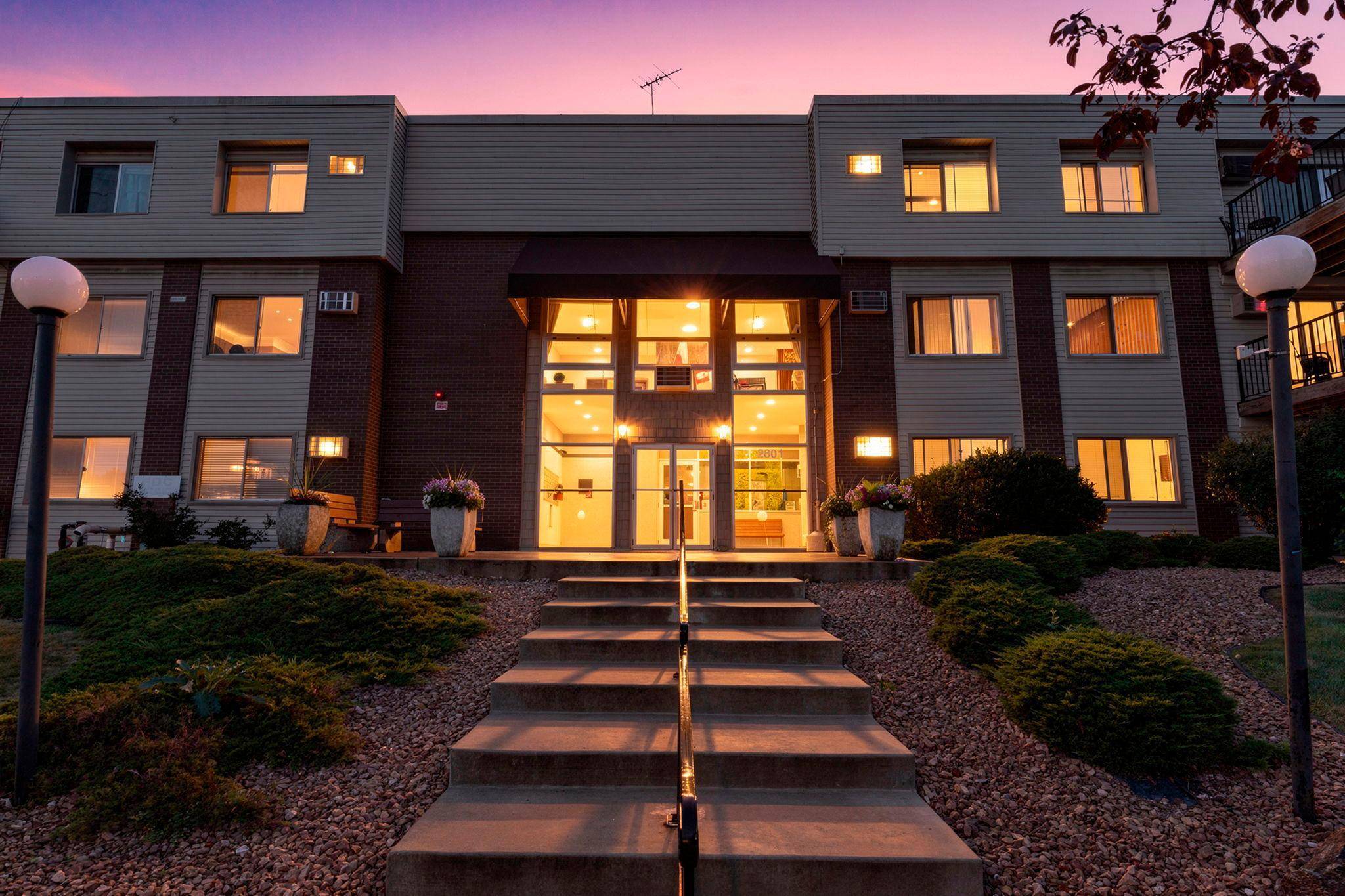 2801 Flag AVE N #204, New Hope, MN 55427